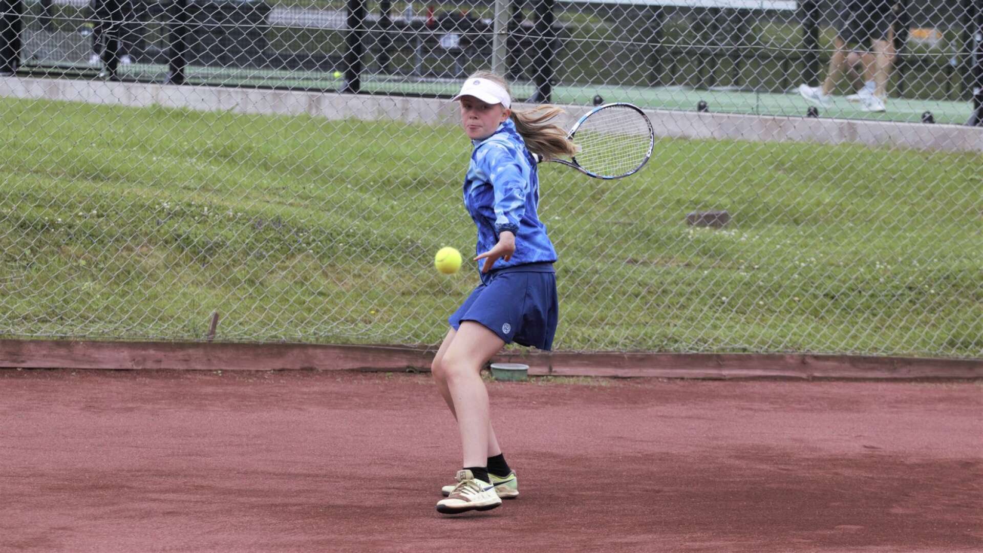 Lisa Pettersson, här hemma i Karlskoga, har en fin tennismånad bakom sig.