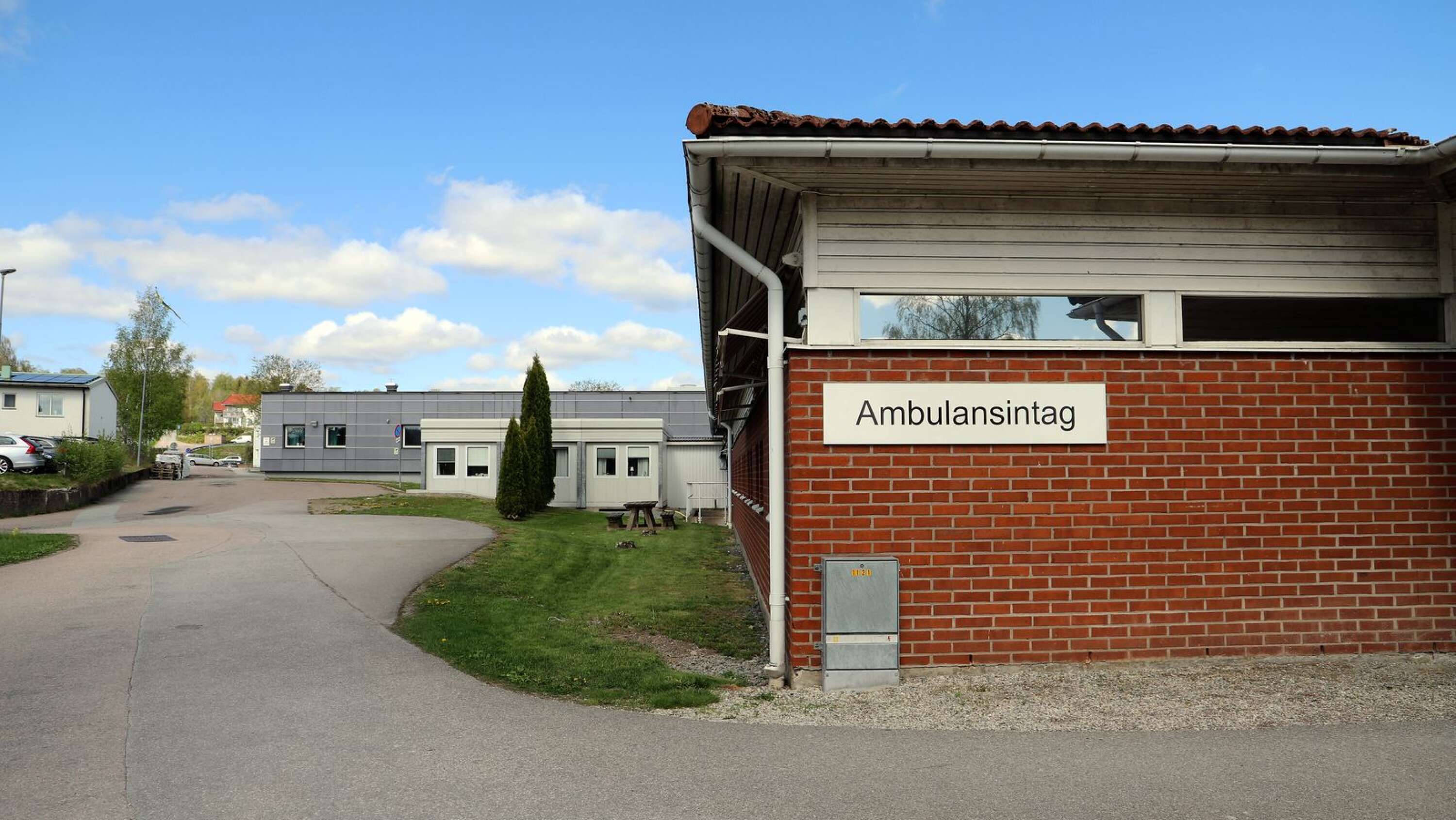 Det nuvarande ambulansintaget flyttas runt hörnet vid om-  och tillbyggnaden av vårdcentralen Nygård.