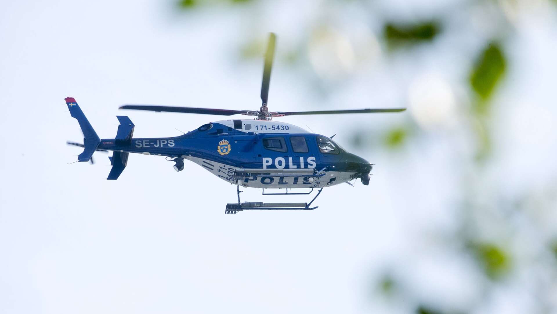 En polishelikopter sattes in i sökandet efter den 80-åriga kvinna som gått vilse i skogarna vid Skifors. Hon hittades senare välbehållen. Bilden är tagen vid ett tidigare tillfälle.