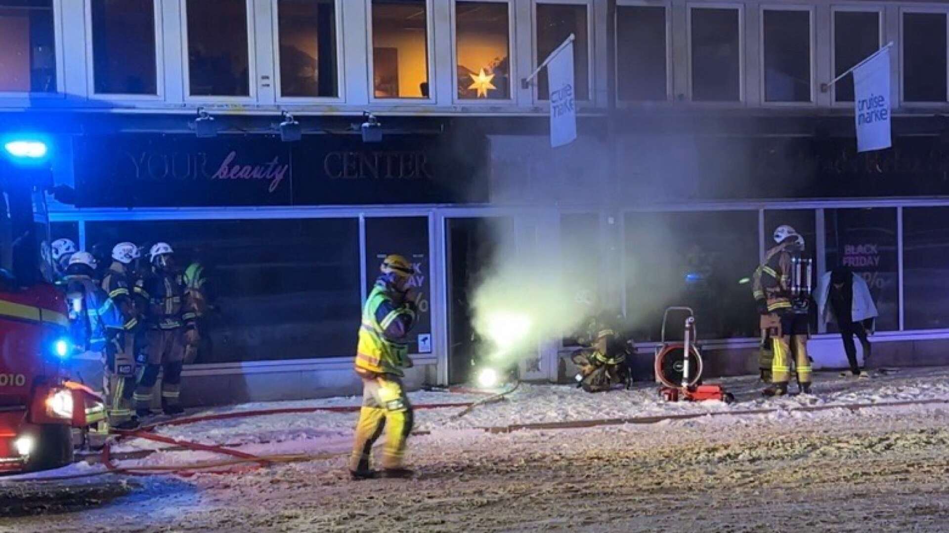 Brandorsaken oklar • TV: Tjock rök vällde ut från byggnaden