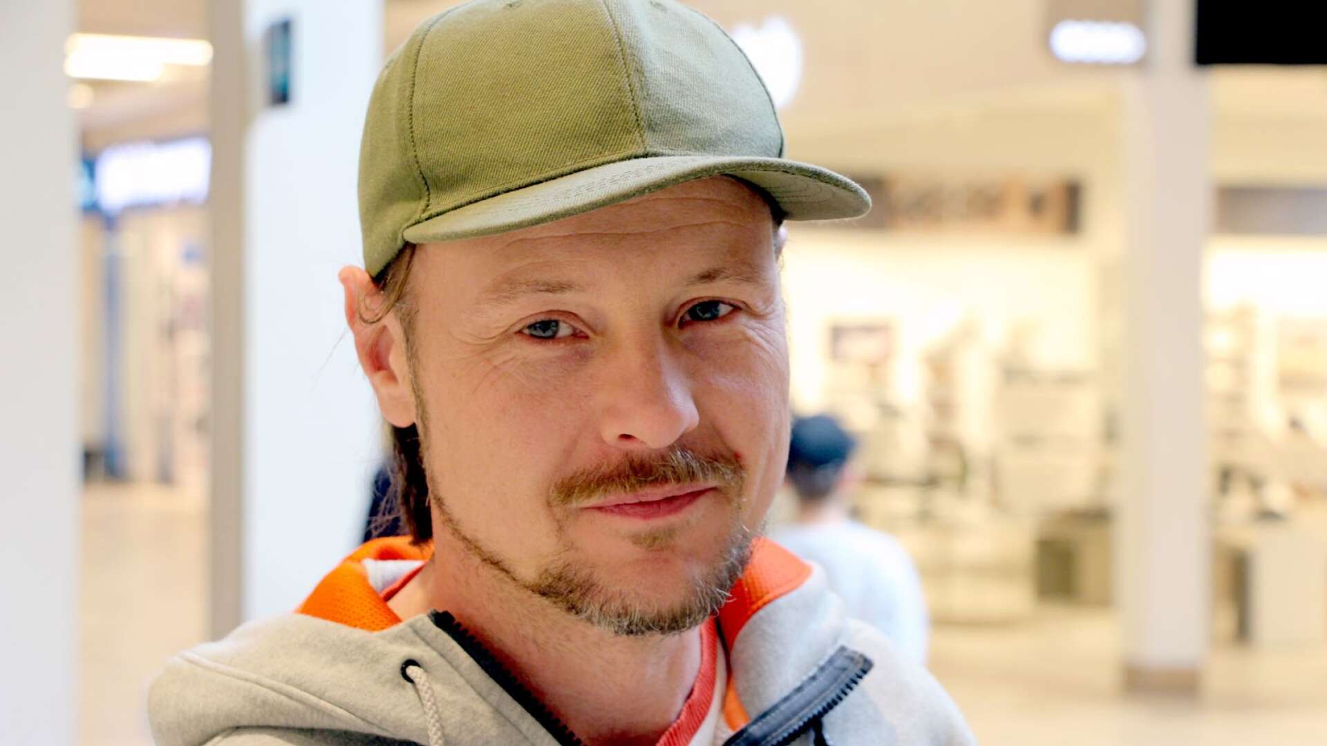 Fredrik Seeberg, 43, egenföretagare, Slottsbron:
Nej, jag har inte bestämt mig än. Jag har börjat reflektera över det men kommer nog inte att rösta.