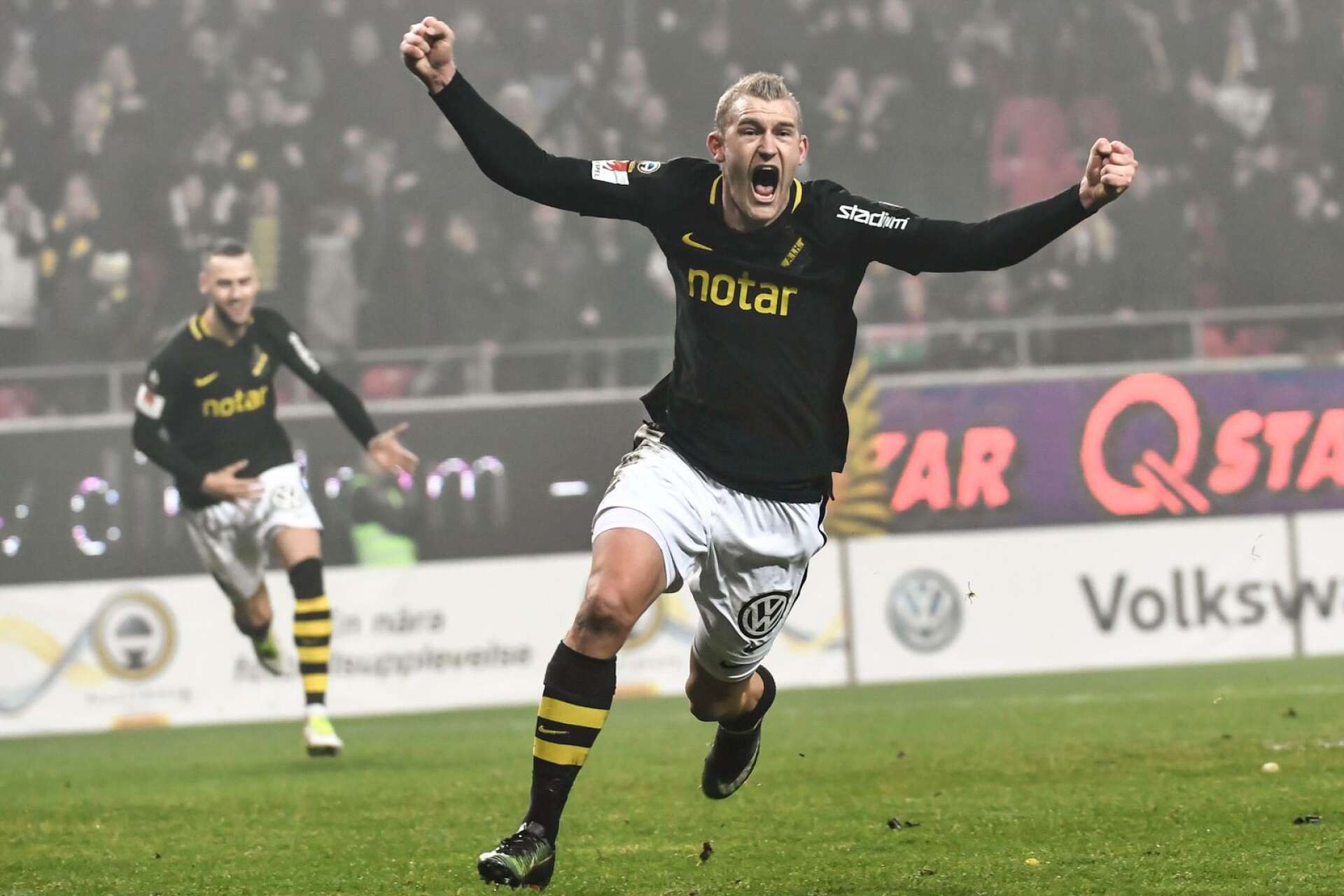 Bengtsforssonen Robin Jansson har tidigare spelat i såväl AIK som Häcken och det är därför som lagen kommer till Långevi. Det är dock oklart om Robin Jansson själv kommer att vara med i firandet, eftersom han numera är proffs i USA. 