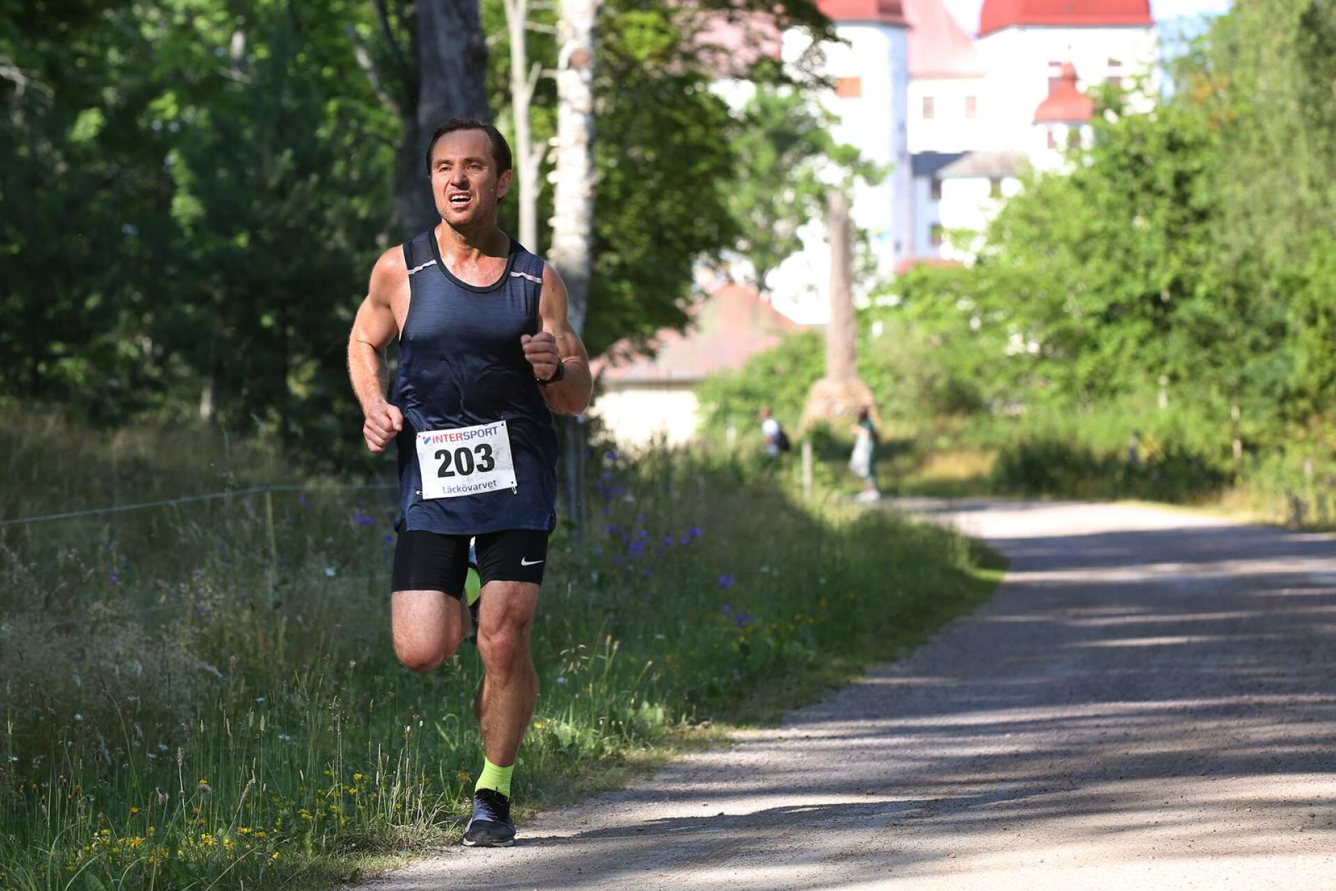 Vinnaren - Vinningabon Mikael Tunali, tävlandes för Lidköpings VSK - hade ledningen över en mil.