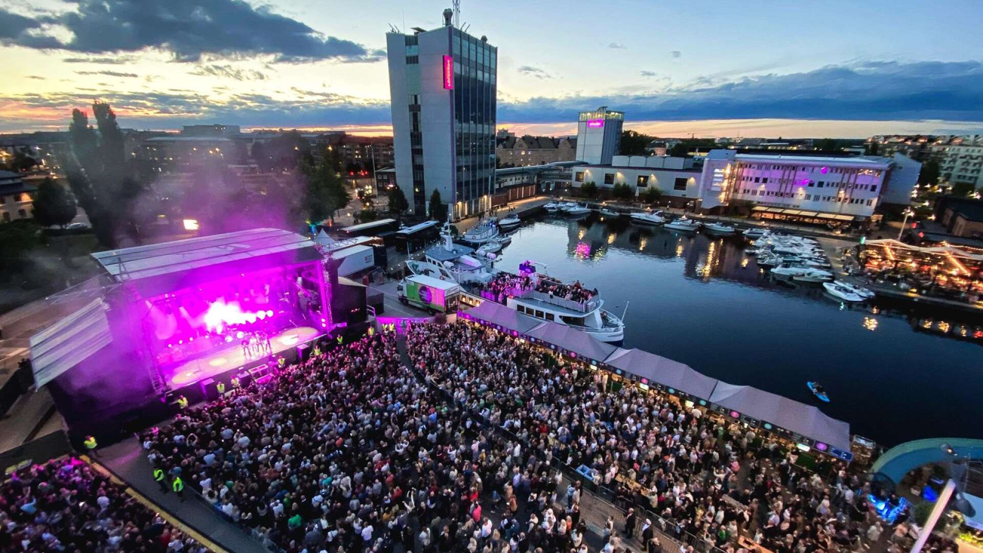 Så här såg det ut när bland andra Miss Li och Magnus Uggla spelade i Inre hamn ifjol. Nu får cityfestivalen ett namn och årets artister är klara.