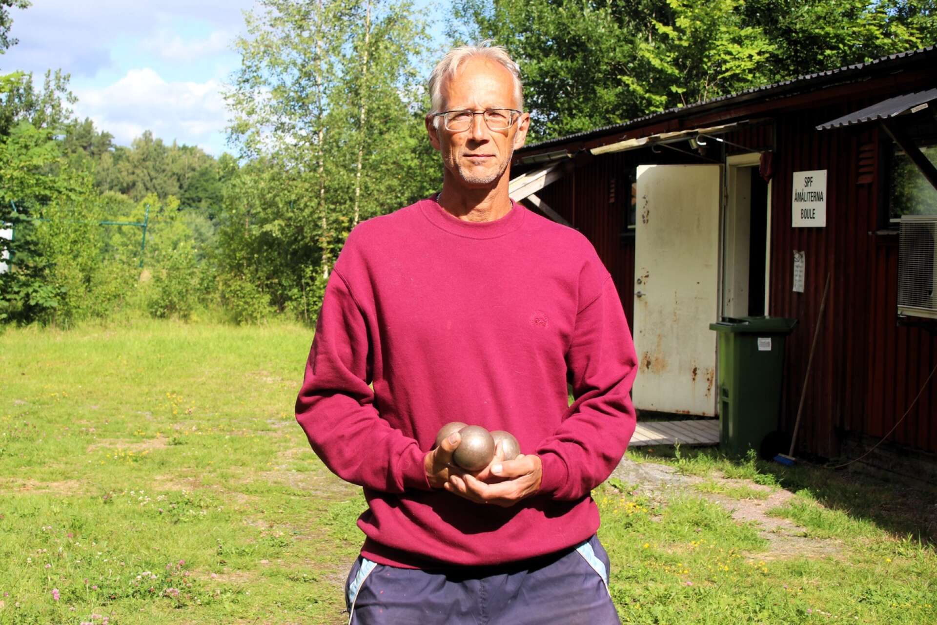 Bengt Magnusson är ordförande i nybildade Åmåls bouleklubb och han tycker det ser ljust ut att få ihop ekonomin och kunna fortsätta spela i boulehallen på Nygård.