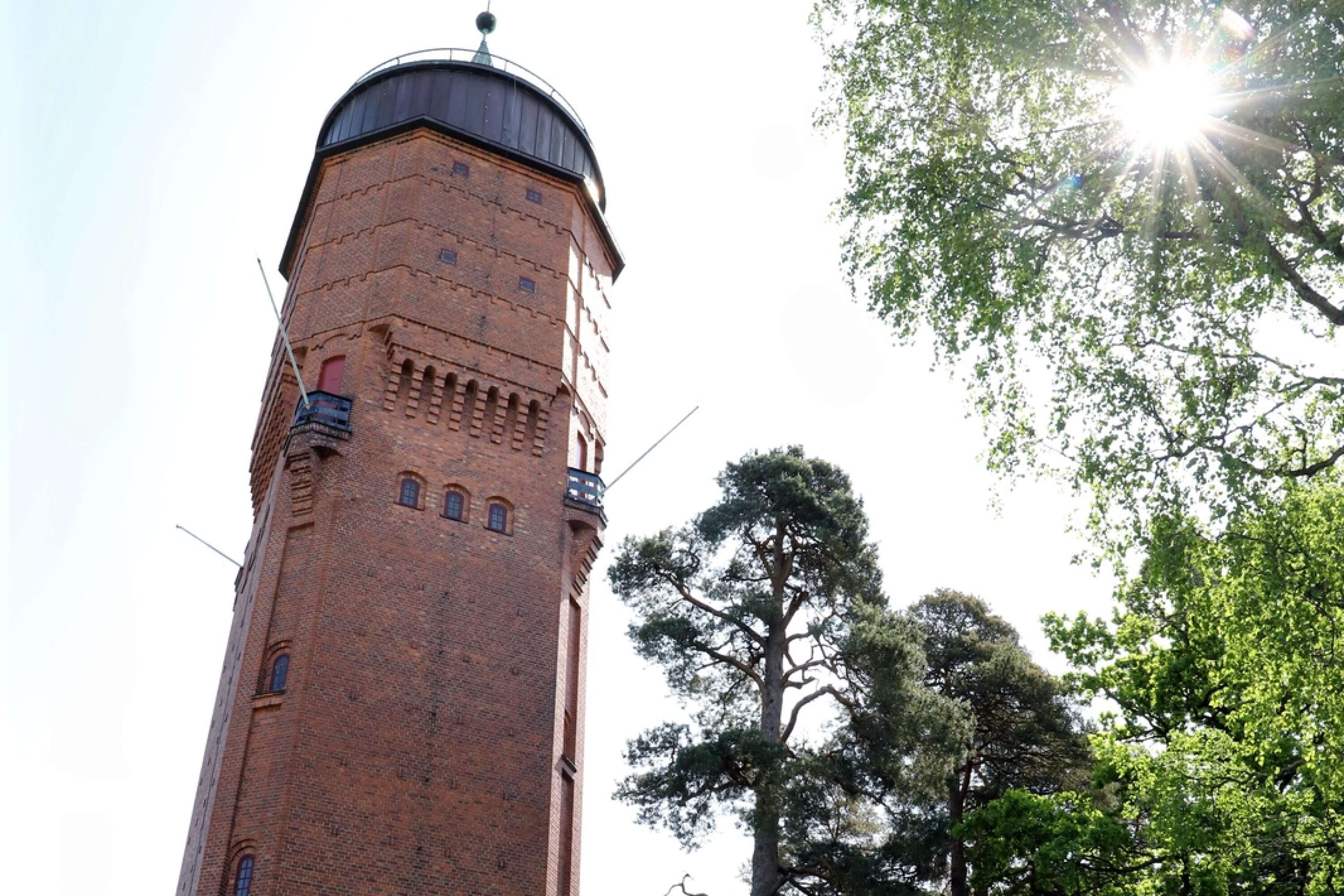 Gamla vattentornet i Säffle används inte längre som vattentorn, men har fått en ny uppgift som konsthall.