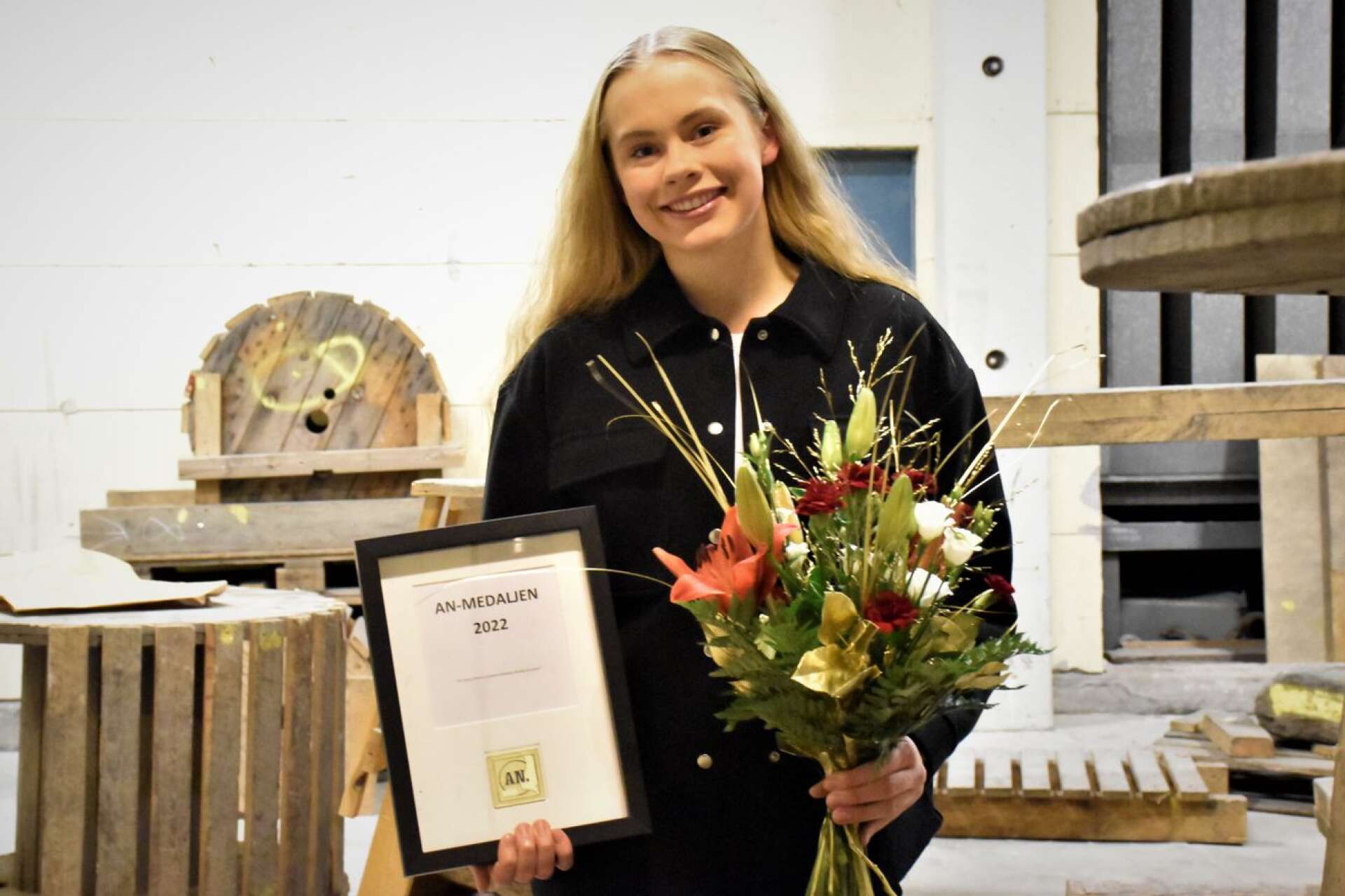 Här är årets pristagare av AN-medaljen – Hilda Andersson står för Västvärmlands största idrottsprestation. I november tog hon hem VM-bronset till Klässbol. 