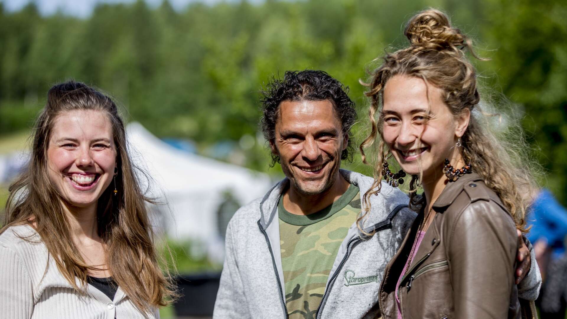 Tre glada deltagare som ser fram emot Ängsbackas mest omtalade vecka. 