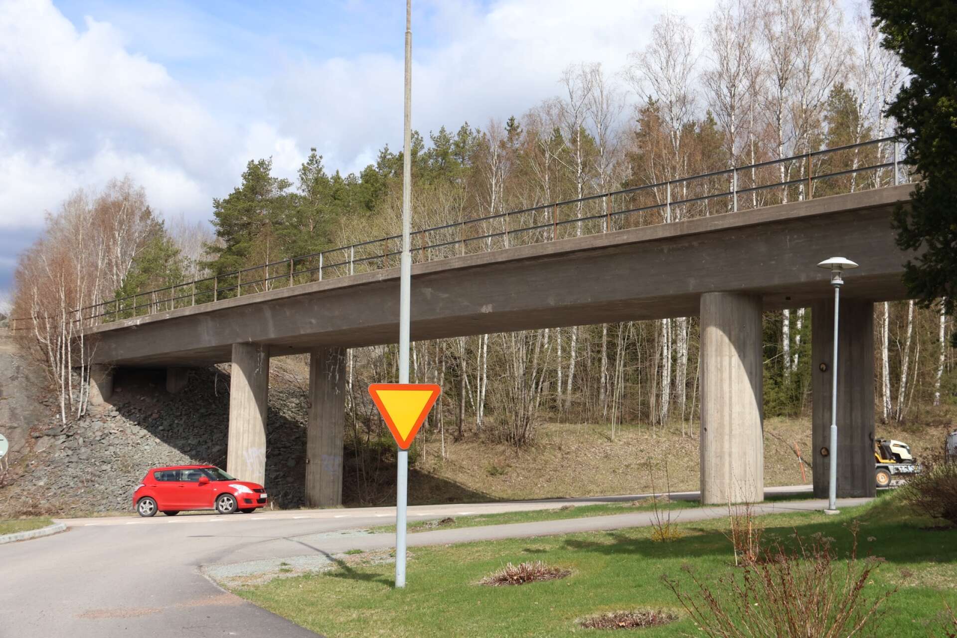 Järnvägsviadukten i Bengtsfors måste renoveras och det beräknas kosta tre miljoner kronor.