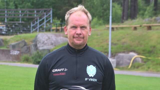 Fengersfors tränare Stefan Persson, här som tränare i Viken 2021, gjorde det avgörande målet när FIK besegrade Bäckefors IF med 2–1 i Dalslandsfemmans sista omgång.