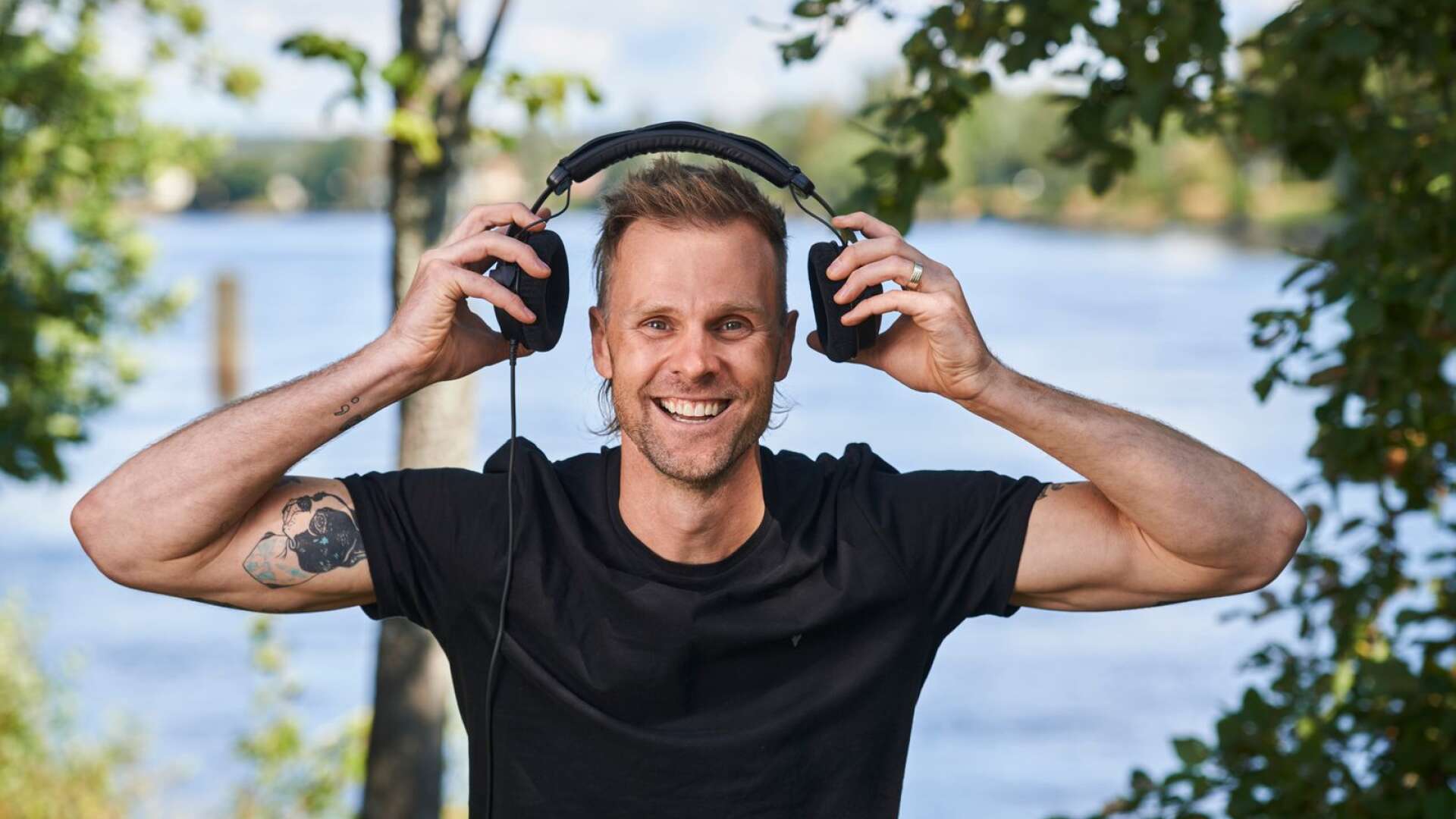 Jon Strand, 38, reser från Indiana i USA för att lära känna sin sina värmländska rötter. Första stoppet i årets säsong av ”Allt för Sverige” är i Karlstad.