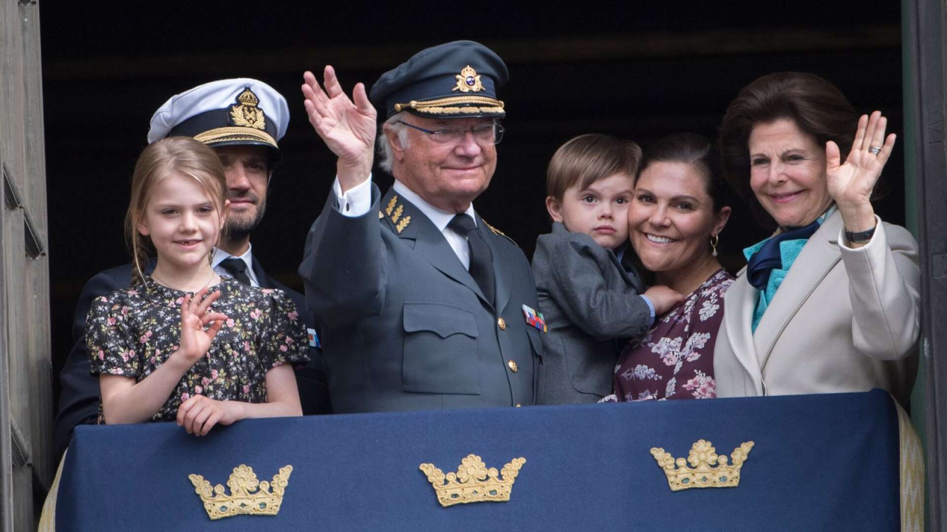 Kung Carl XVI Gustaf med familj när han firade sin 73:e födelsedag.