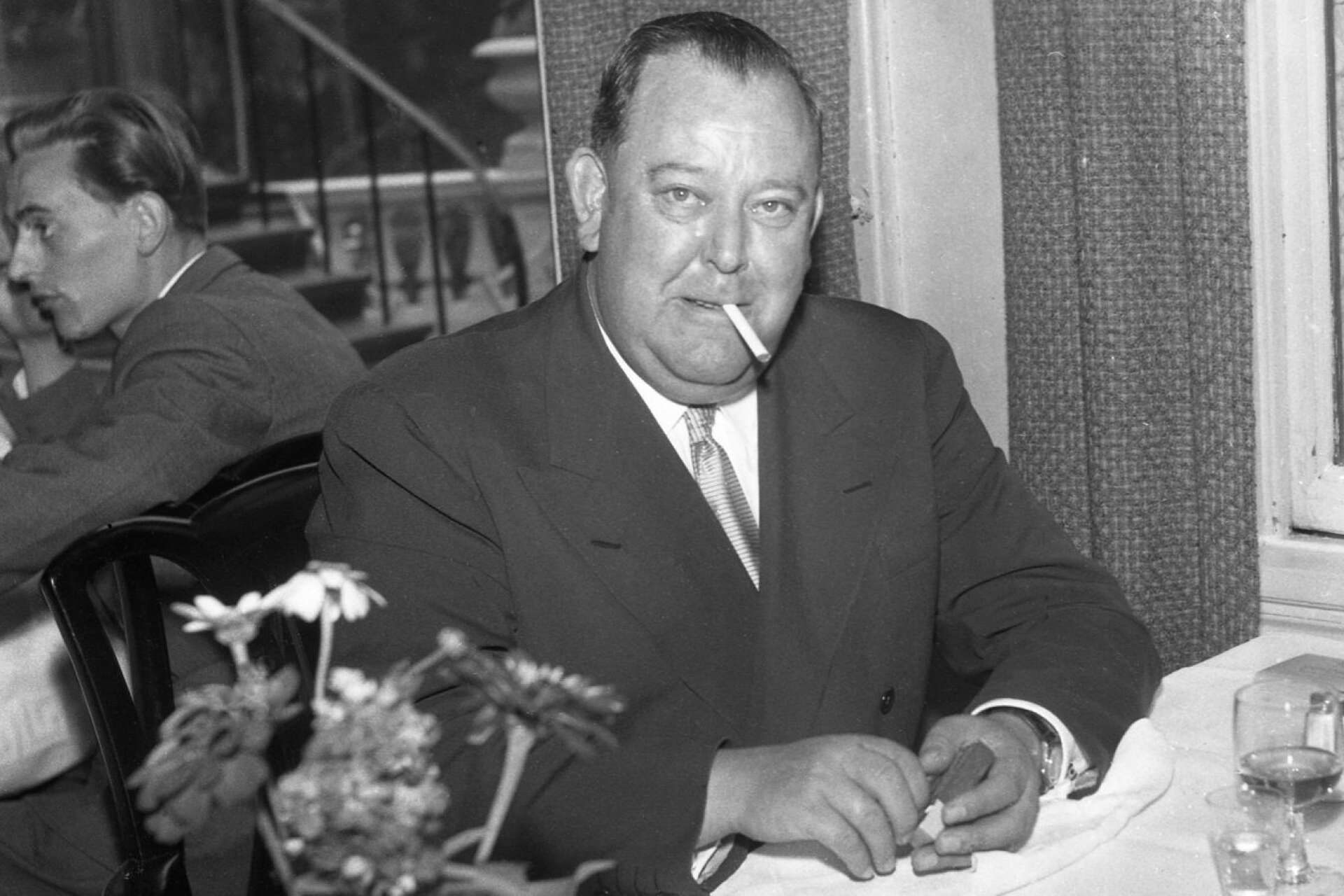 Trygve Lie (1896-1968), FN:s förste generalsekreterare, hörde till dåtidens många rökare. 