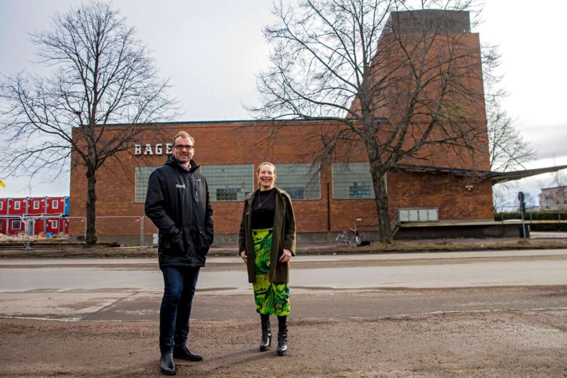 Löfberg fastigheter och Wermlands invest har köpt det gamla bageriet av Coop Värmland. Här ses bolagets vd:ar Tomas Rhöse och Josefin Knarrström Bergh som berättar att lokalerna ska förvandlas till en kulturhus.