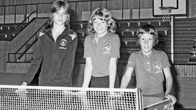 När Spårvägens GoIF 1977 hade ett träningsläger i Tegnérhallen fanns två blivande världsstjärnor bland deltagarna. Det var då mycket unga Mikael Appelgren och endast 11-årige Jan-Ove Waldner. Tyvärr saknas namn på flickan, som också deltog i lägret. 