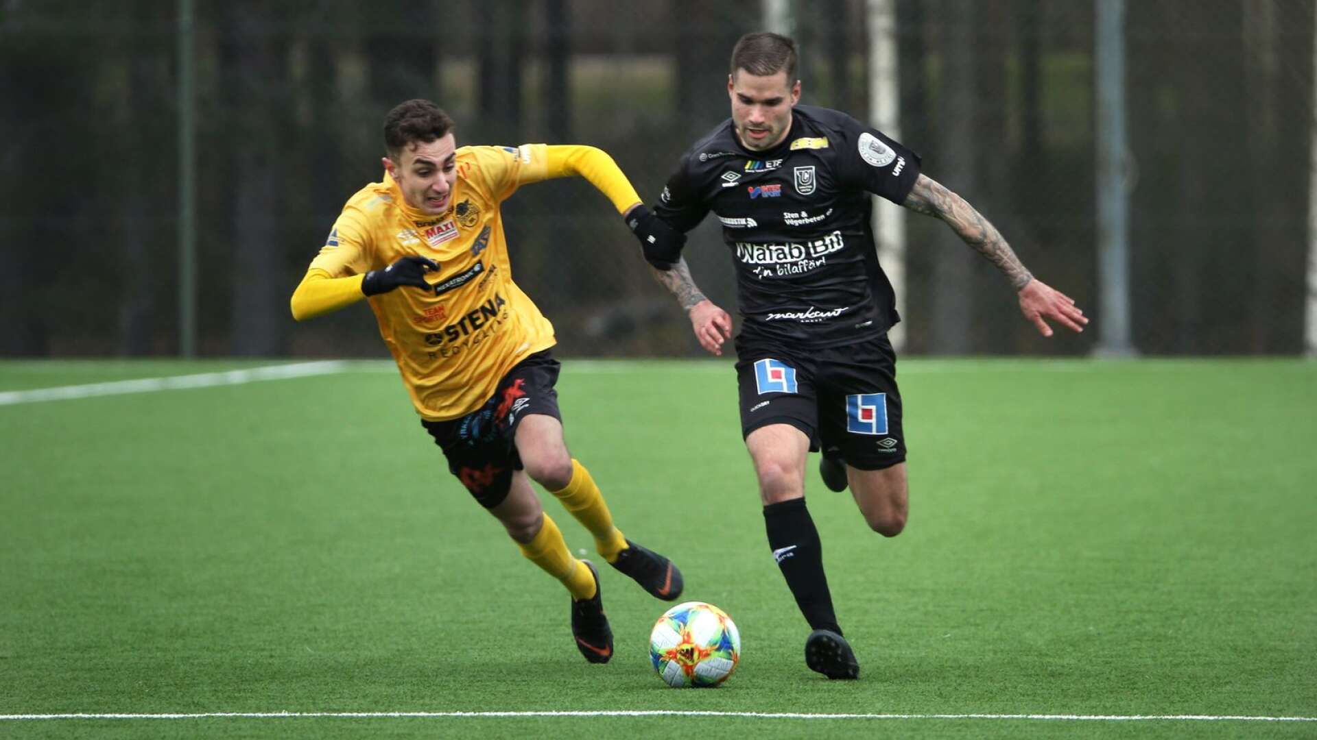 Carlstad Uniteds Oscar Danielsson kan vara på väg till superettan, i veckan provtränar han med Dalkurd.