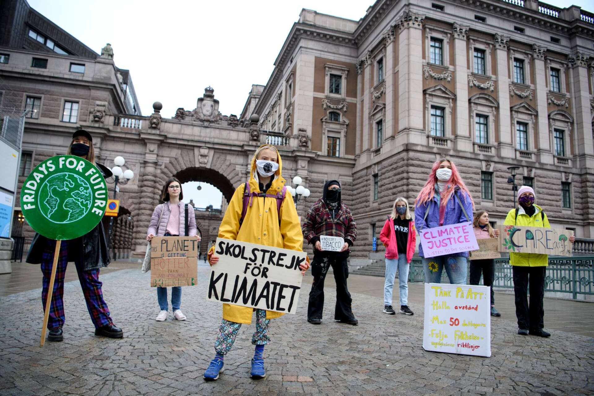 Social distanserad manifestation med klimataktivisten Greta Thunberg och rörelsen Fridays for future.