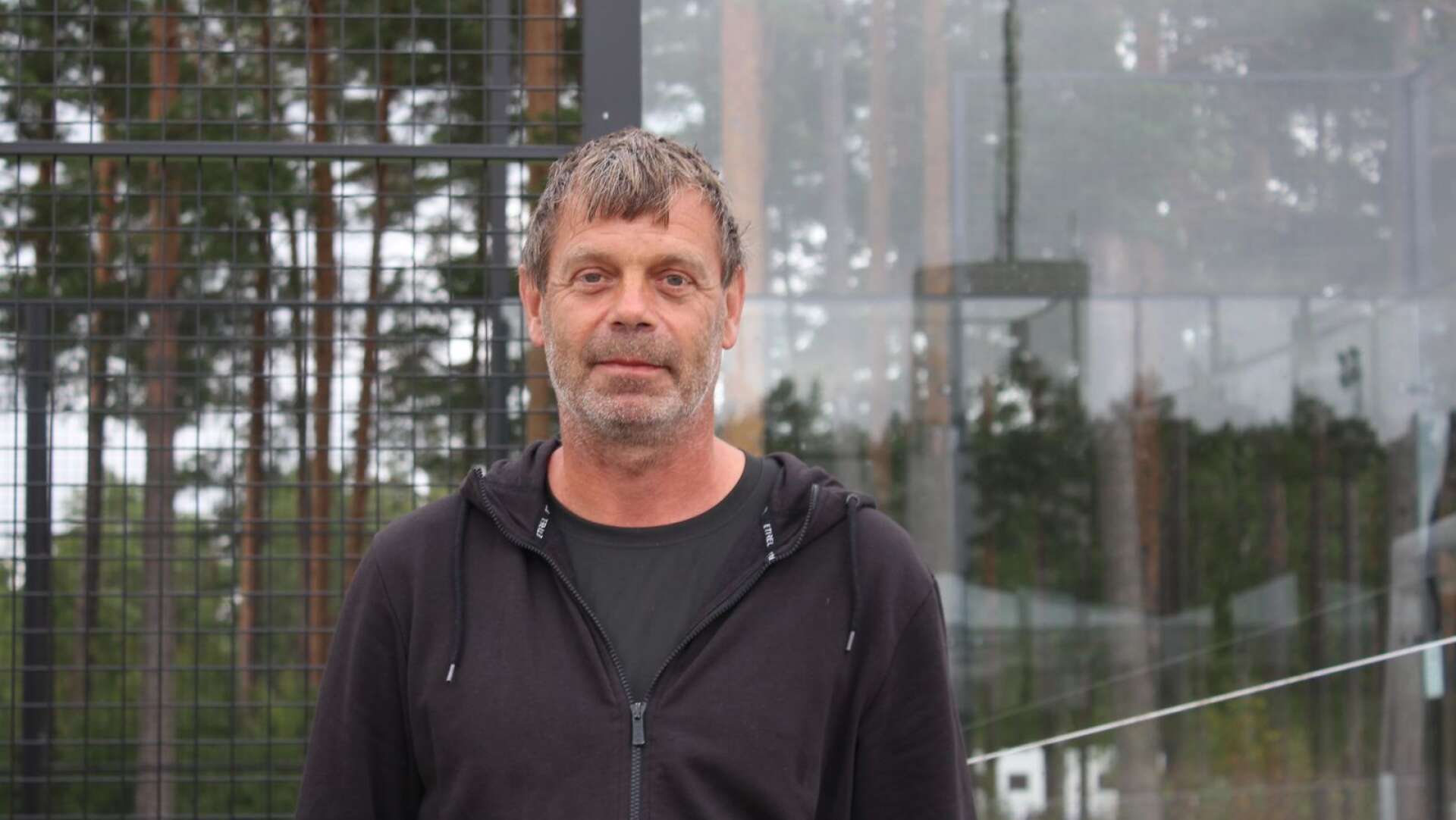 Lars-Göran Forsberg är mycket nöjd över att kunna erbjuda padelturnering på Foppouts padelbanor. 
