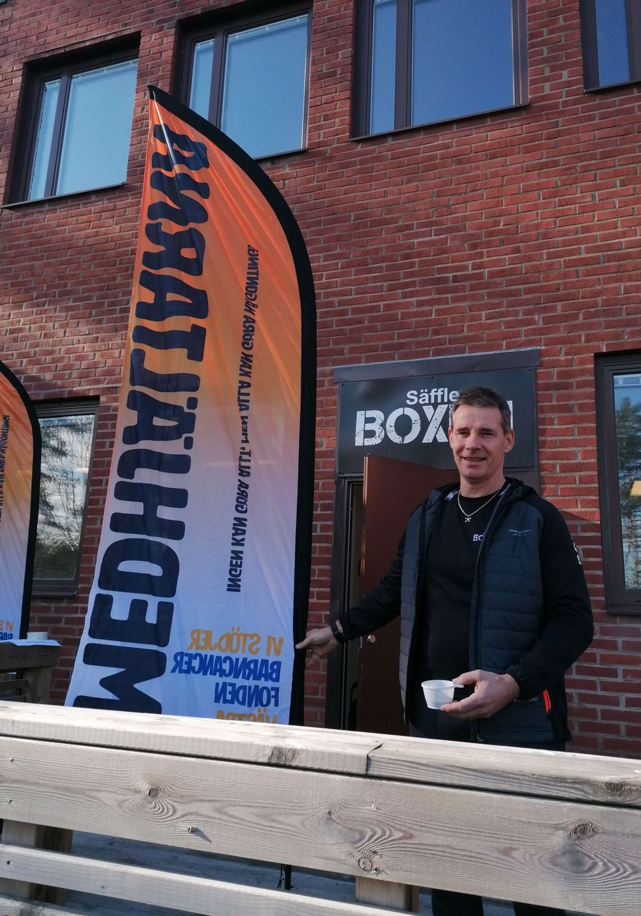 Mattias Nord, instruktör och platschef Boxen Säffle berättar att man fortsätter insamlingen oktober ut.