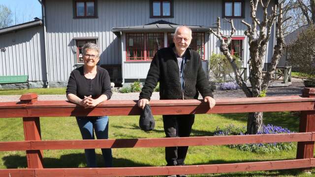 Clary och Ulf Olausson kan inte tänka sig att bo på något annat ställe än just vid Vassbacken och Göta kanal.