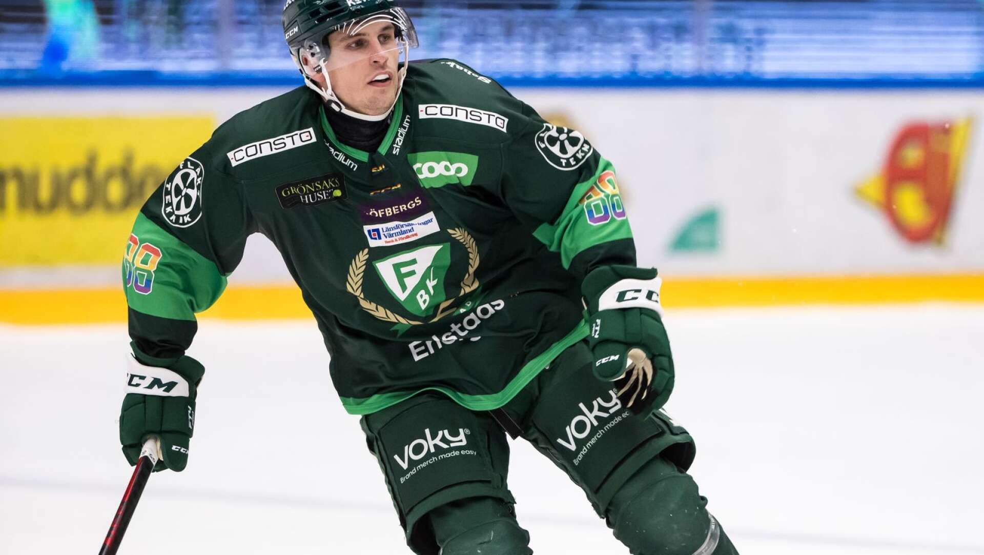 Mot Örebro spelar Brandon Davidson ihop med Joel Nyström.