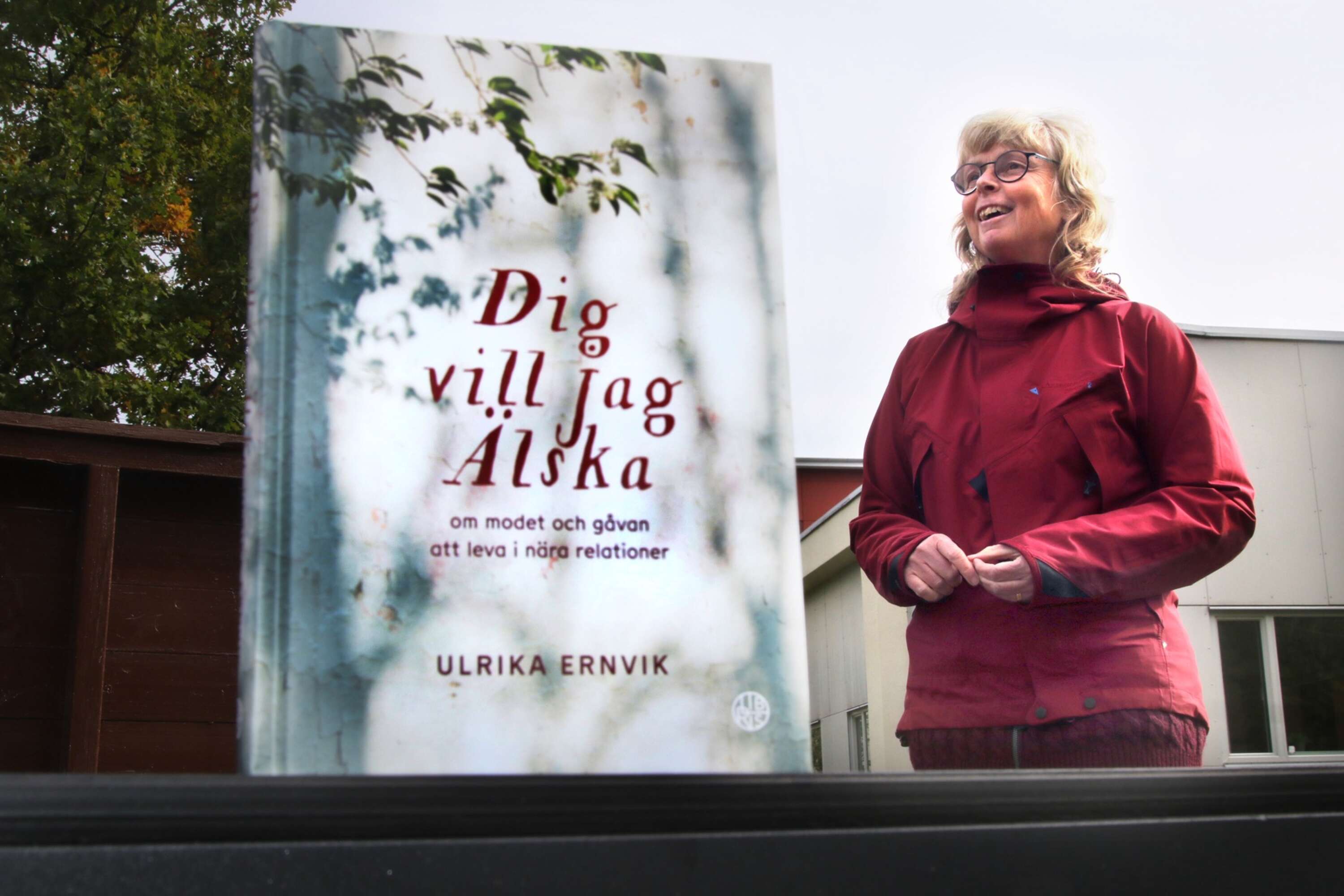 I sin senaste bok ”Dig vill jag älska” har Ulrika Ernvik tematiserat på relationer med fokus på trygghet.