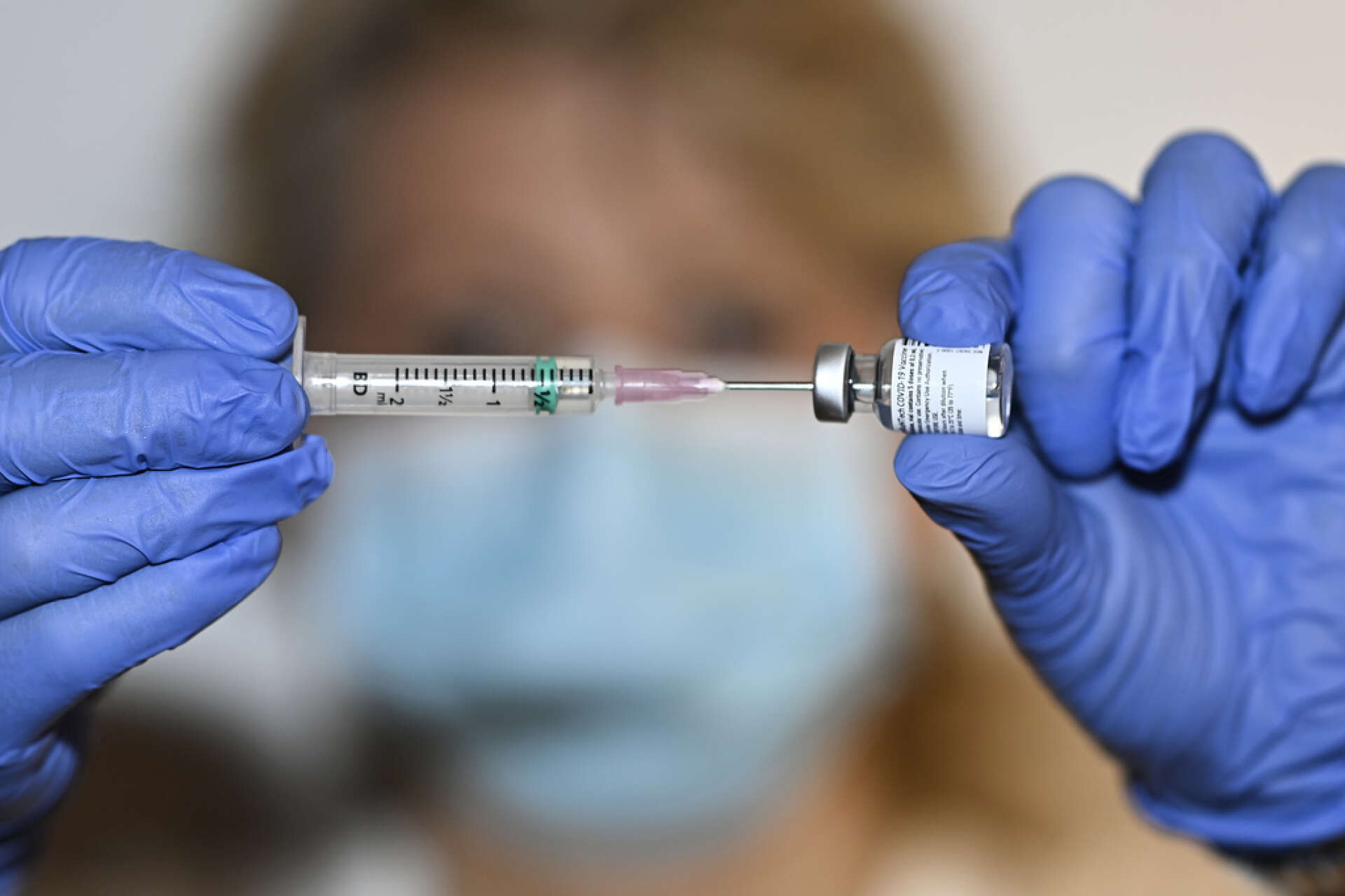 Folkhälsomyndigheten öppnar för att ändra prioriteringsordningen för covid-vaccin. Arkivbild.