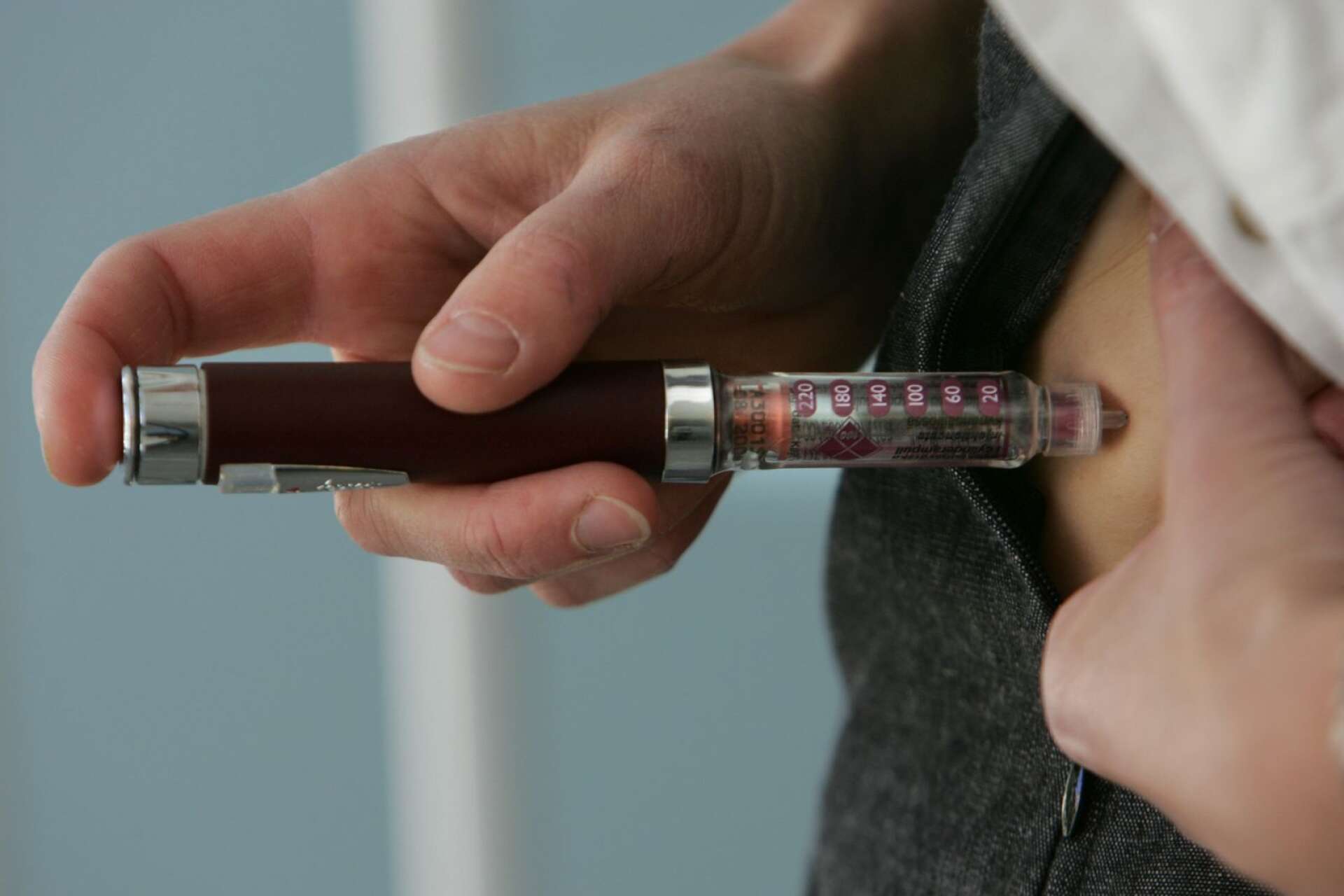 En patient i Kristinehamns kommun ska ha fått dubbel dos insulin efter att en vårdpersonal brutit mot sin arbetsrutin. Nu har händelsen anmälts till IVO. 