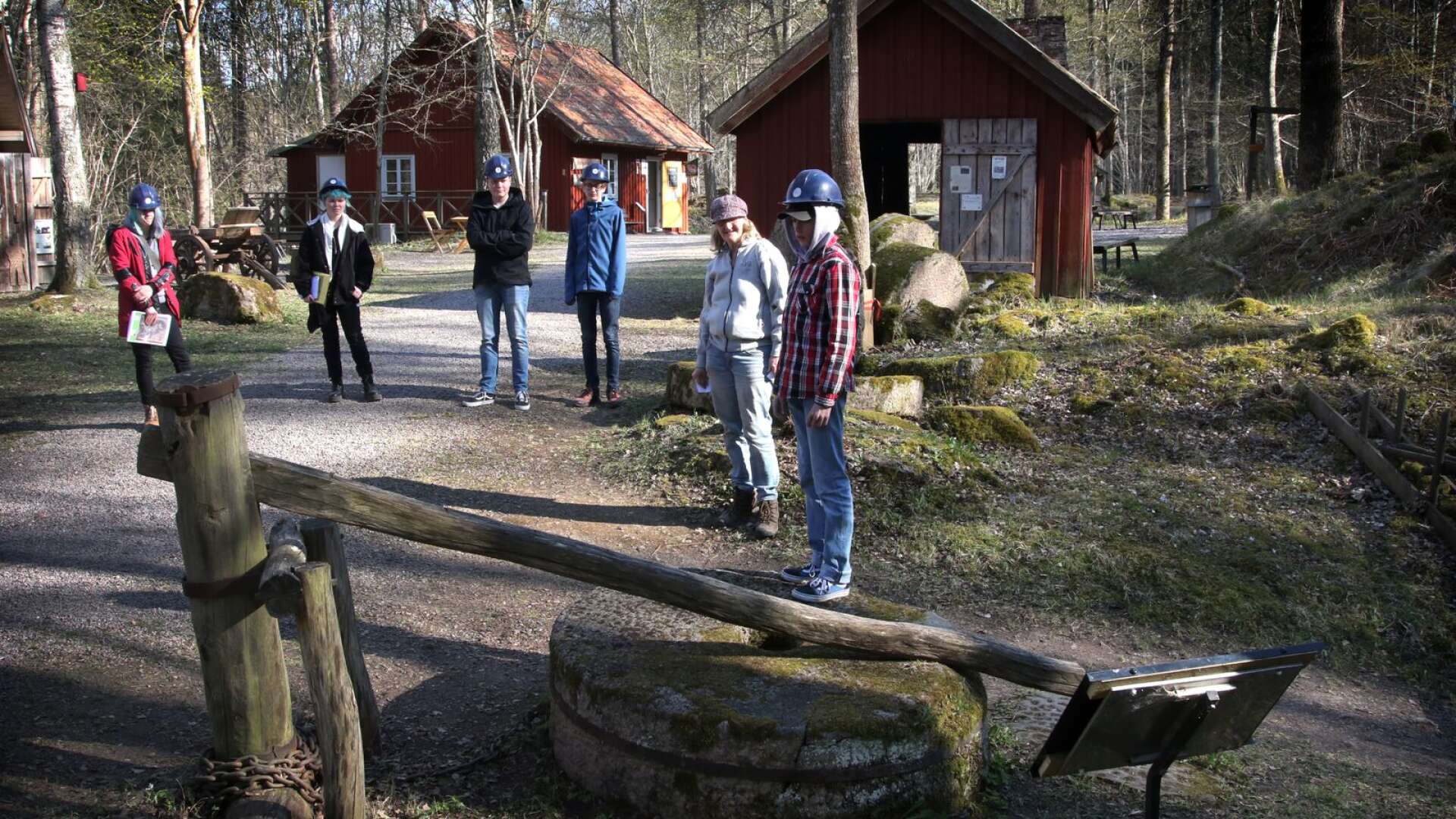 Qvarnstensgruvan Minnesfjället i Lugnås är en spännande utflykt för hela familjen. Guidade turer tar besökare in i gruvan.