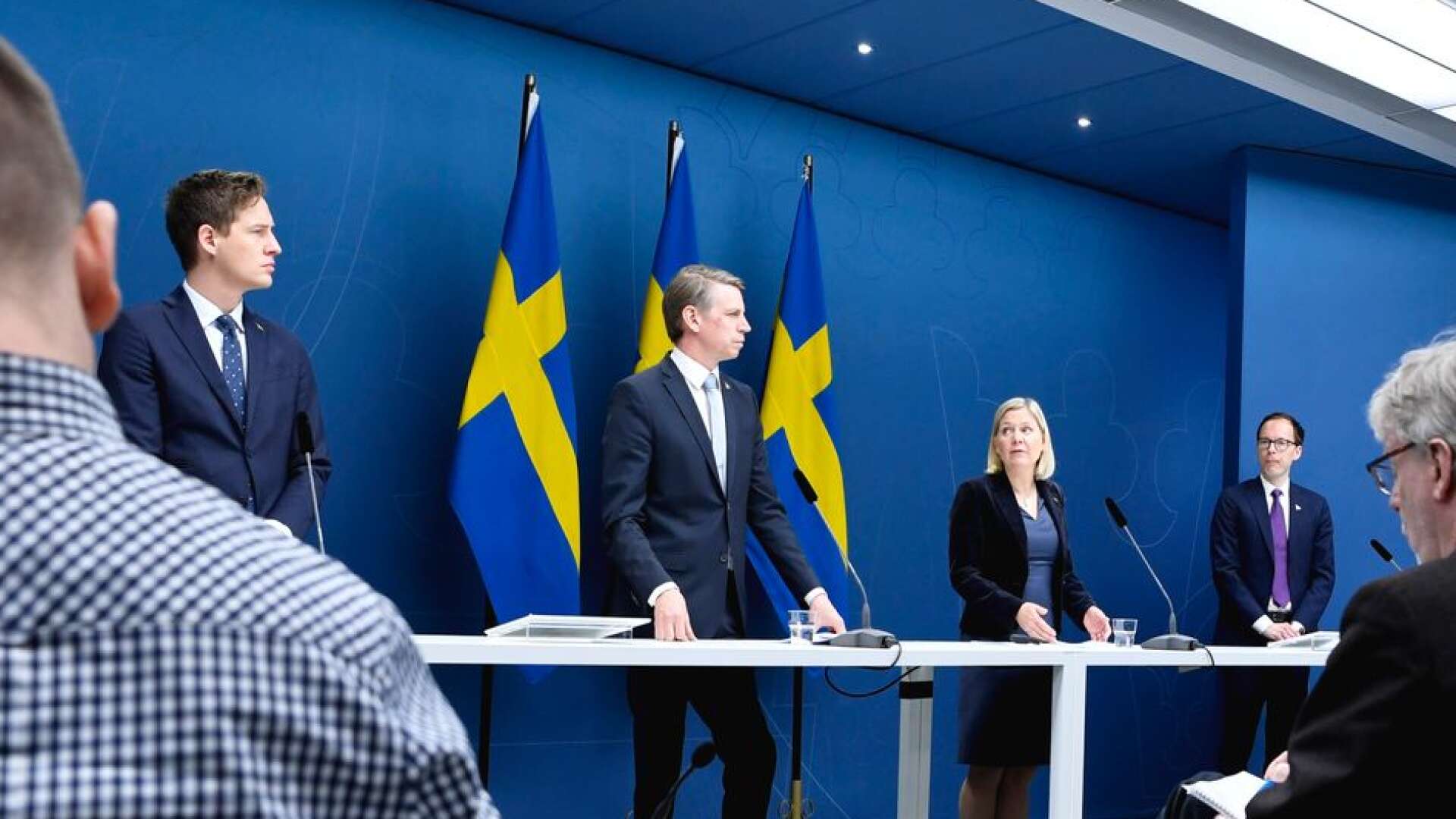 Januaripartiernas företrädare Emil Källström (C), Per Bolund (MP), Magdalena Andersson (S) och Mats Persson (L) gör för lite för sent.