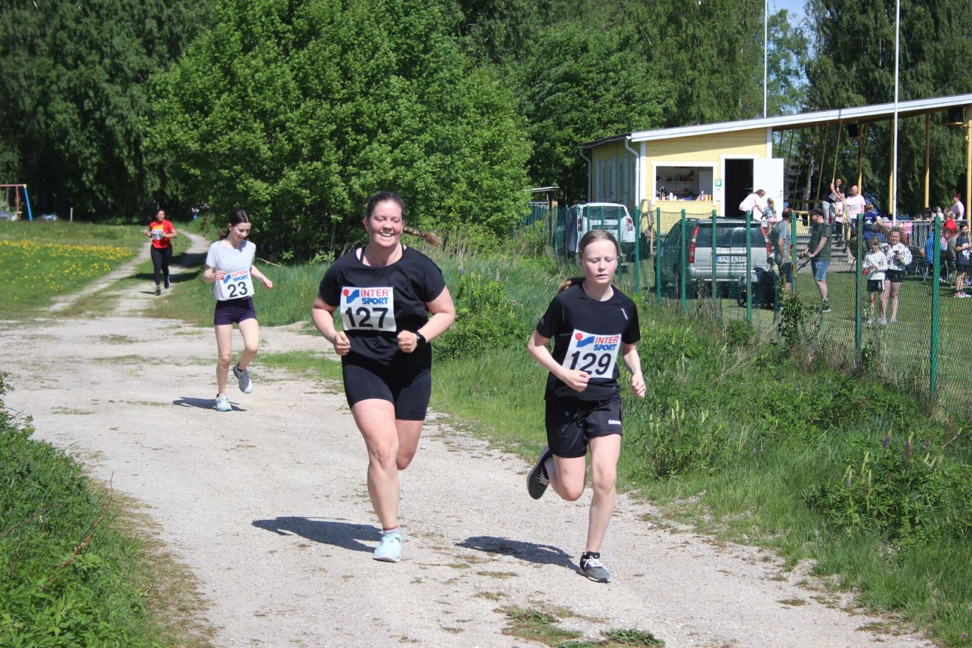 Johanna Rosén och Maja Englund tog loppet i sitt eget tempo.