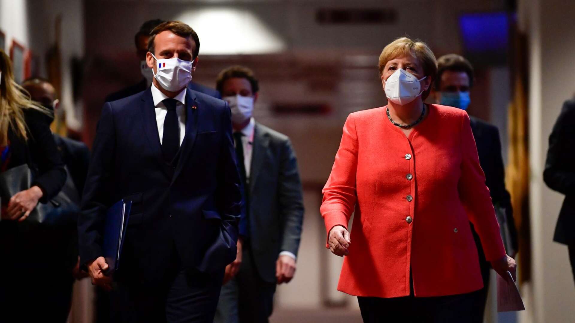 Den franske presidenten Emmanuel Macron och den tyska förbundskanslern Angela Merkel på väg mot ökad överstatlighet.