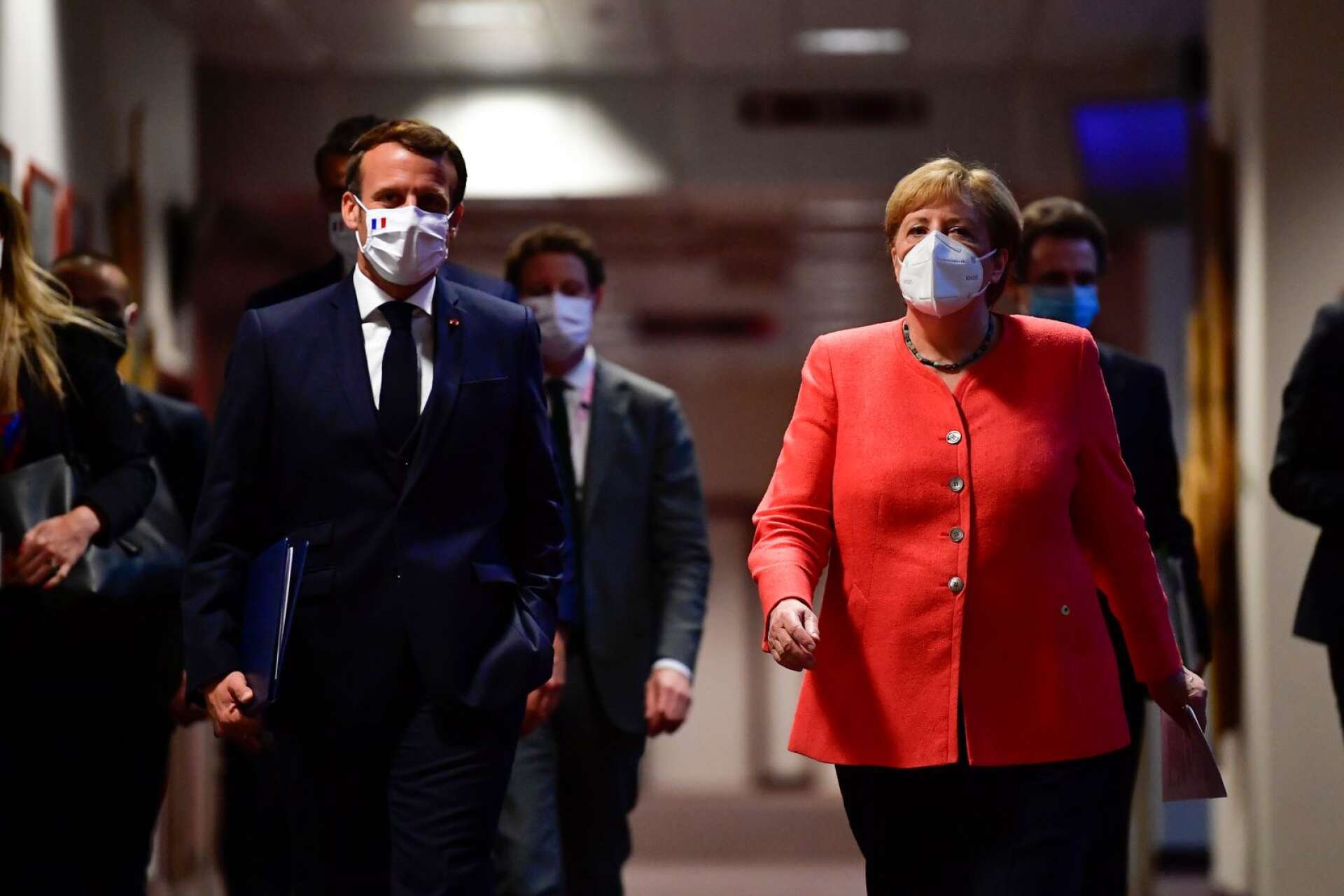 Den franske presidenten Emmanuel Macron och den tyska förbundskanslern Angela Merkel på väg mot ökad överstatlighet.