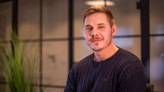 27-åriga Emil Carlgren har varit vd för Koy Coating i Sunne sedan 2021. Nu genomför de deras största investering på många år. Foto: Pressbild