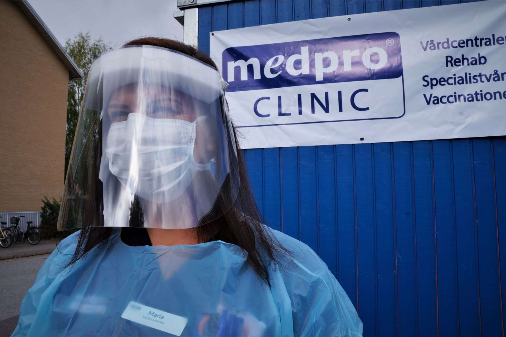 I september ställde Medpro Clinic i ordning en särskild barack för provtagning av misstänkta covid-19-patienter. Undersköterskan Maria Mellander ansvarade för testverksamheten. 