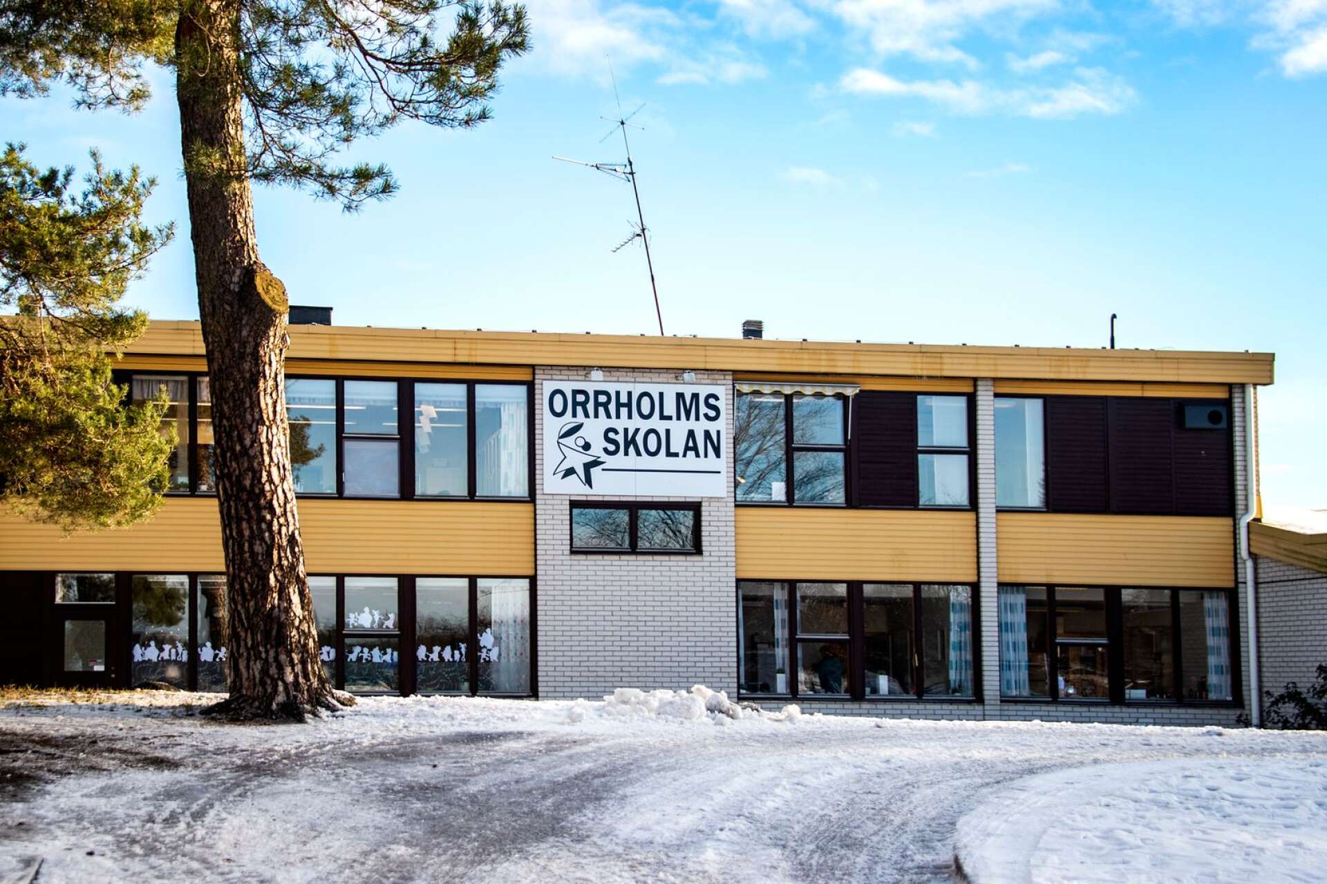 Den nuvarande Orrholmsskolan ska rivas under 2021 och spadtag tas för en ny skola med plats för över 600 elever. I projektet ingår även en ny idrottshall.