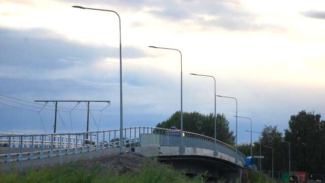 Tre år försenad öppnar nu äntligen nya Kalvholmsbron för trafik mellan Lamberget och Örsholmen.