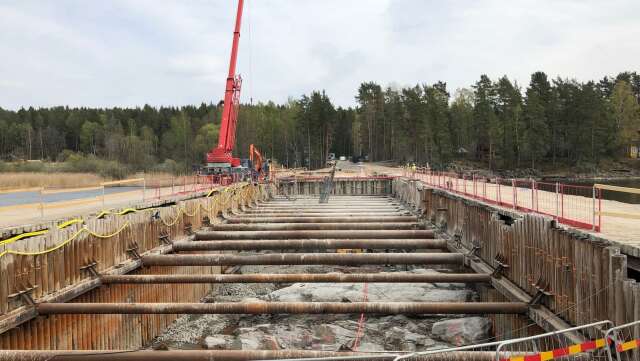 Översvämningsskyddet i Arvika sett från den västra sidan. Prislappen för detta projekt har ökat efterhand och bedöms i dag hamna på cirka 230 miljoner kronor varav 140 miljoner kronor kan hamna på Arvikas skattebetalare.