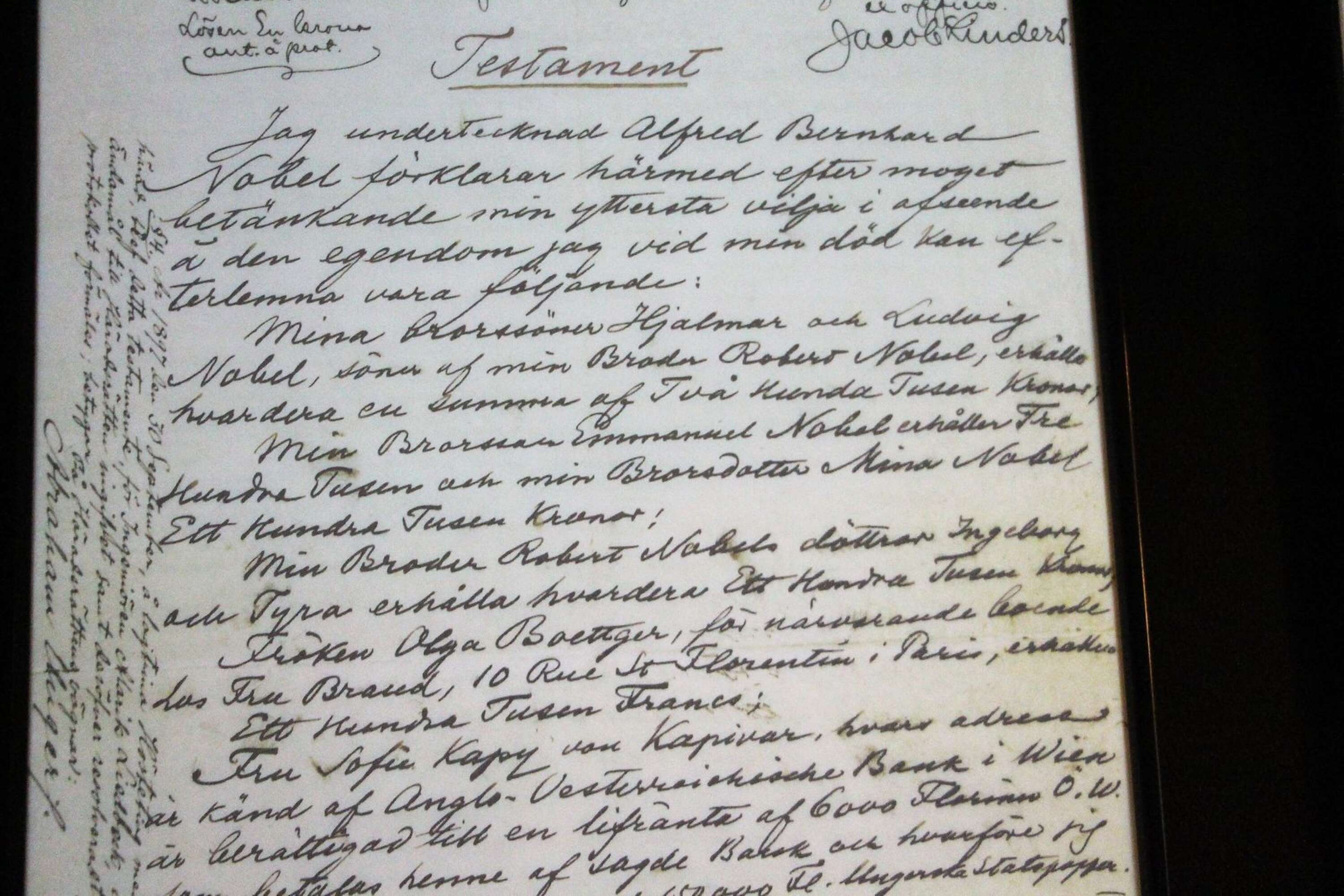 Nobels testamente från 1895 var handskrivet och kom att bli mycket omdiskuterat innan det godkändes av Karlskoga häradsrätt. Många ville ha rätt till hans pengar.