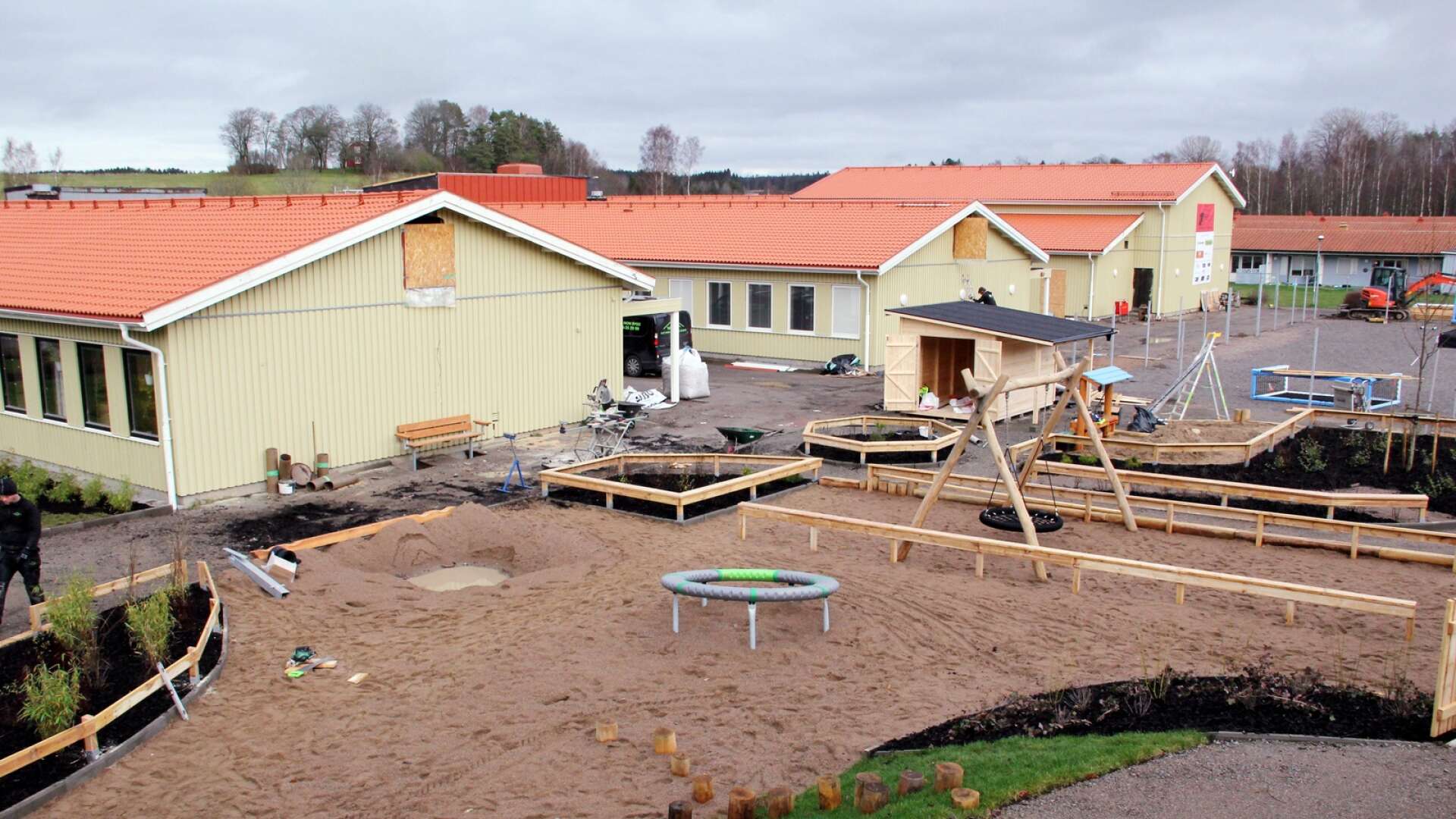 Personal på skolor i Färgelanda kommun riskerar att varslas. Höjdenskolan, på bilden, är en av skolorna i kommunen.