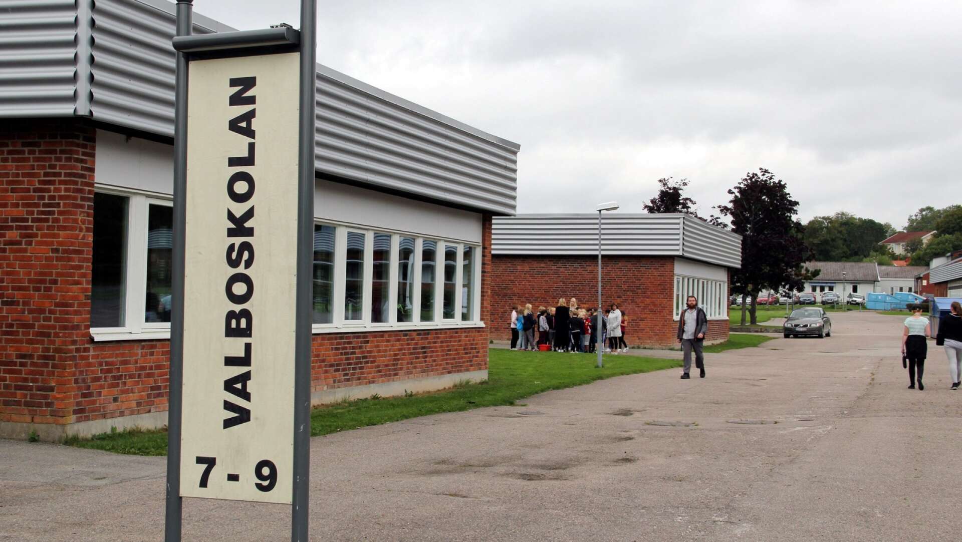 I torsdags började elever slåss på högstadiet i Färgelanda. Skolledningen uppger att det återigen är lugnt på skolan.  

