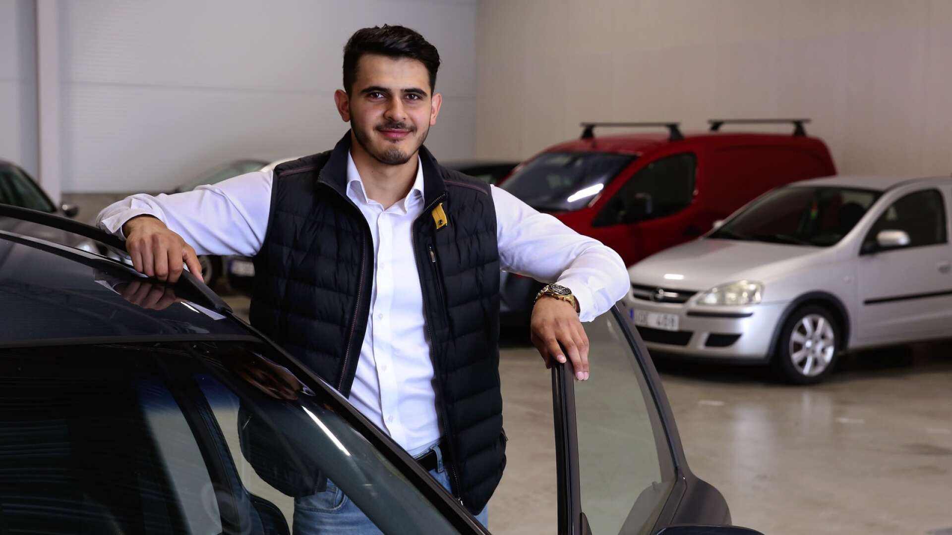 Han har alltid varit intresserad av bilar. Nu har Khaled Ibrahim startat upp en egen bilfirma i Lidköping.