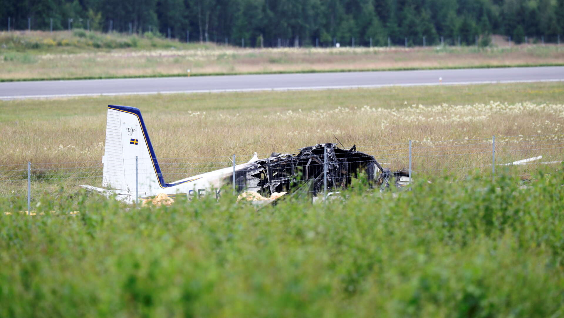 Flygplansvraket i närheten av Örebro flygplats. Nio personer tillhörande den lokala fallskärmsklubben omkom i olyckan.