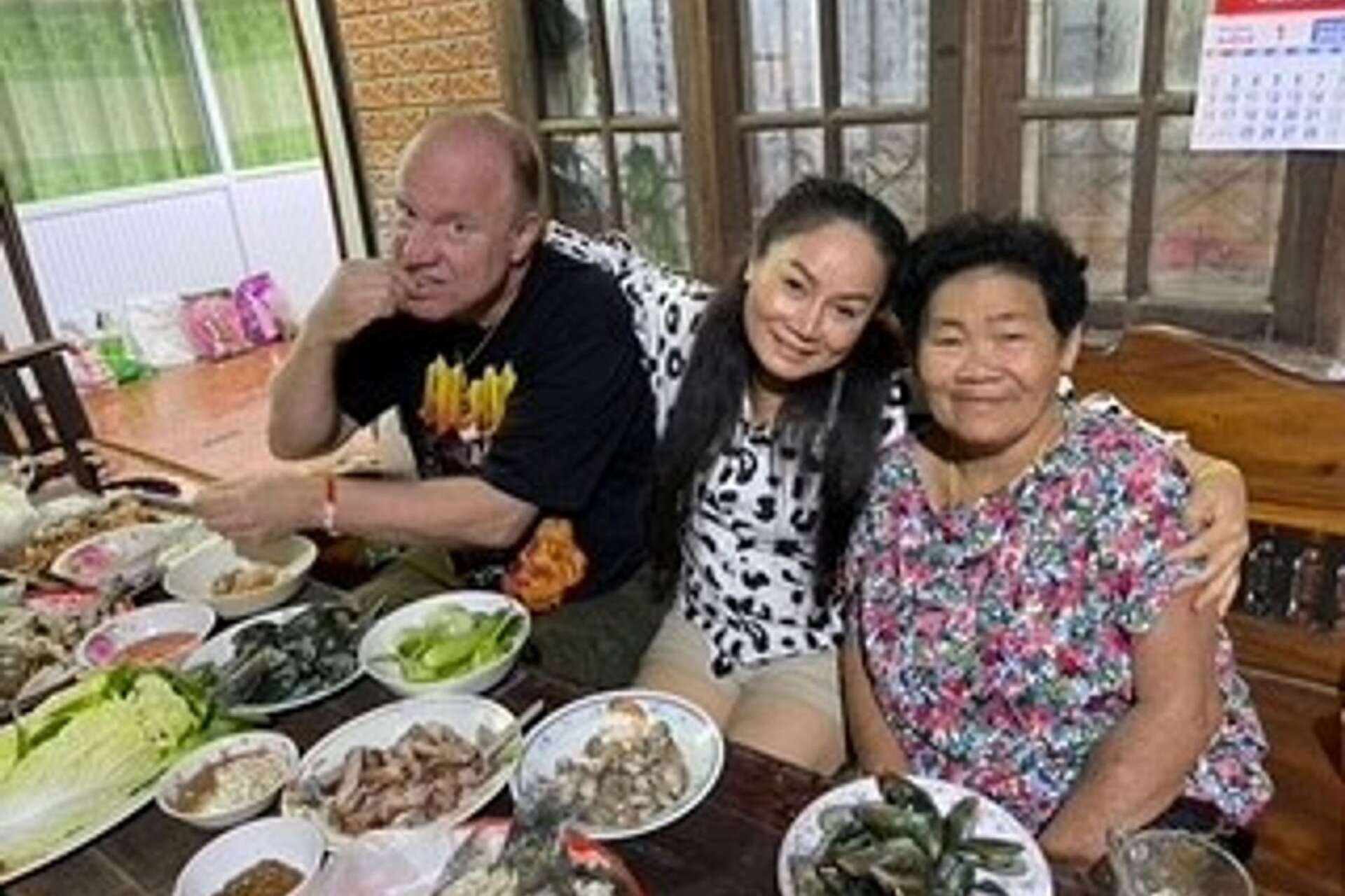 Peter Eklund och hans hustru är på besök i Thailand. 