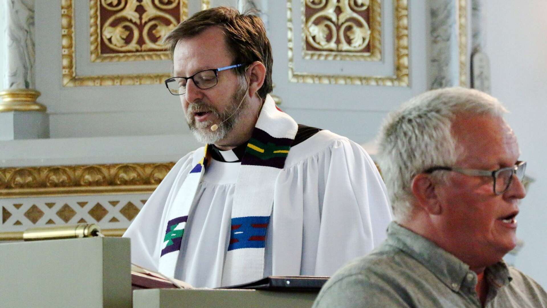 Prästen Anders E Carlsson höll andakt och ledde allsång, med Sören Ågren som ackompanjatör.