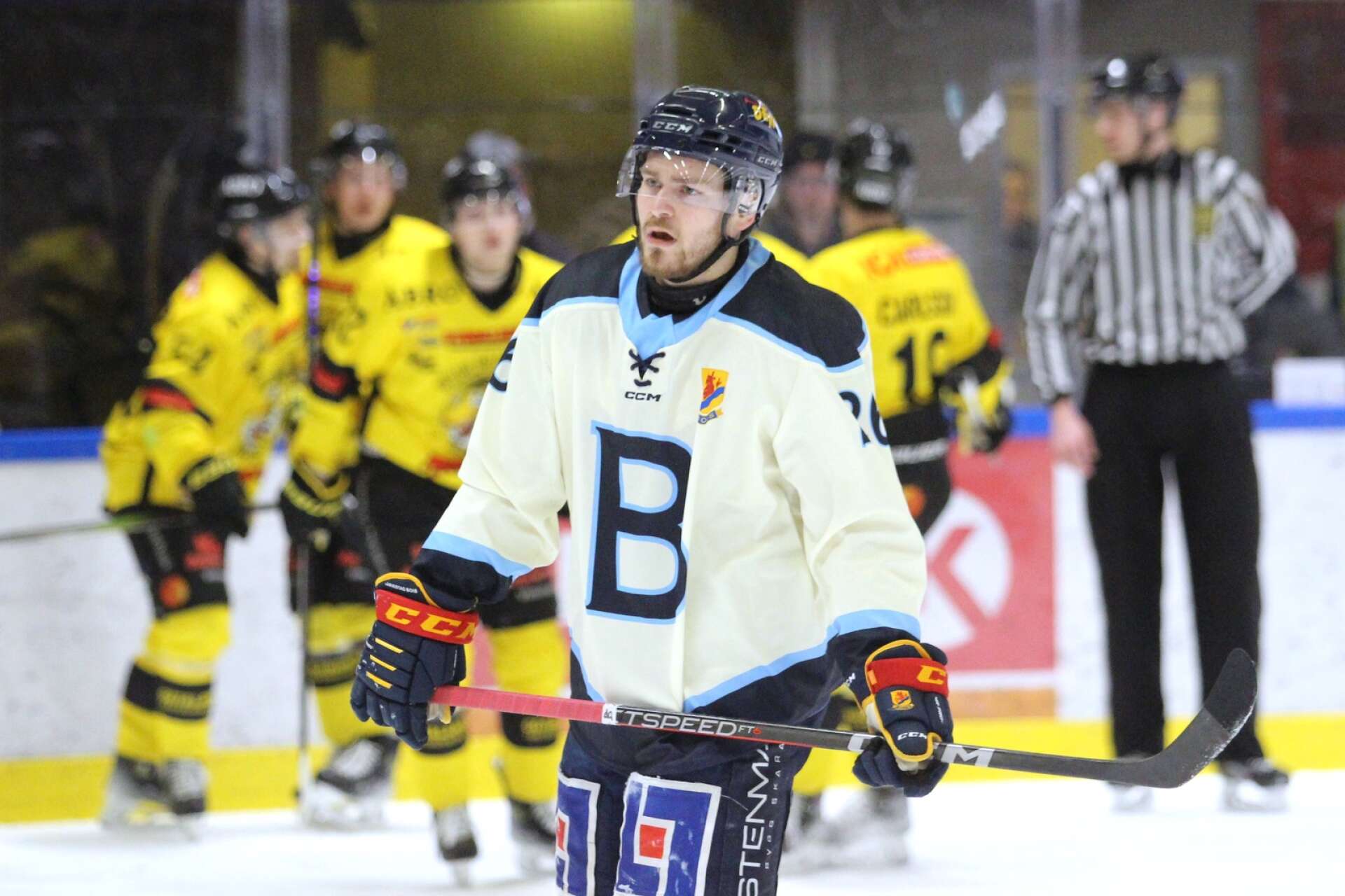 Simon Svensson och Mariestad Bois räckte inte till hemma mot Vimmerby HC, utan blev helt utan poäng.