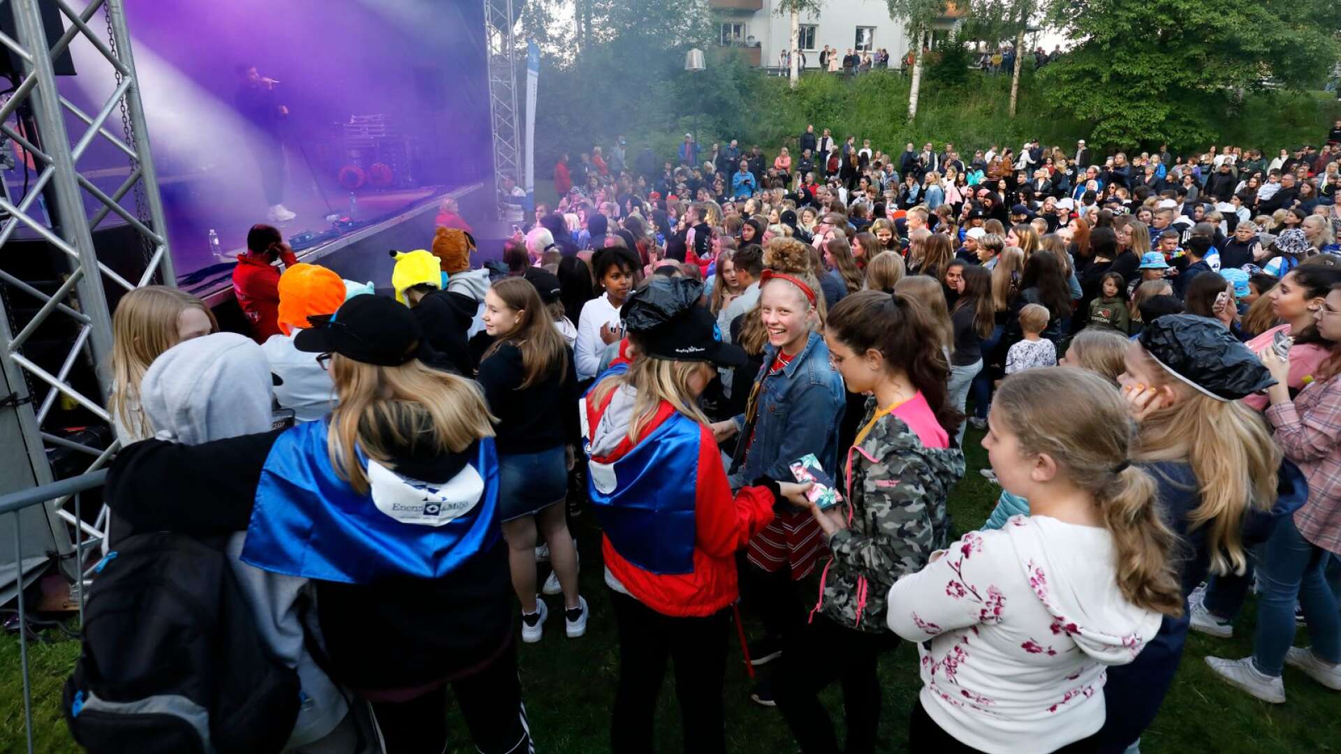 Karlskogafesten är ett av de mer publikdragande evenemangen i Karlskoga, även så den 13:e upplagan som hölls i Ekmansdalen under torsdagen. På scen står Eric Saade. 