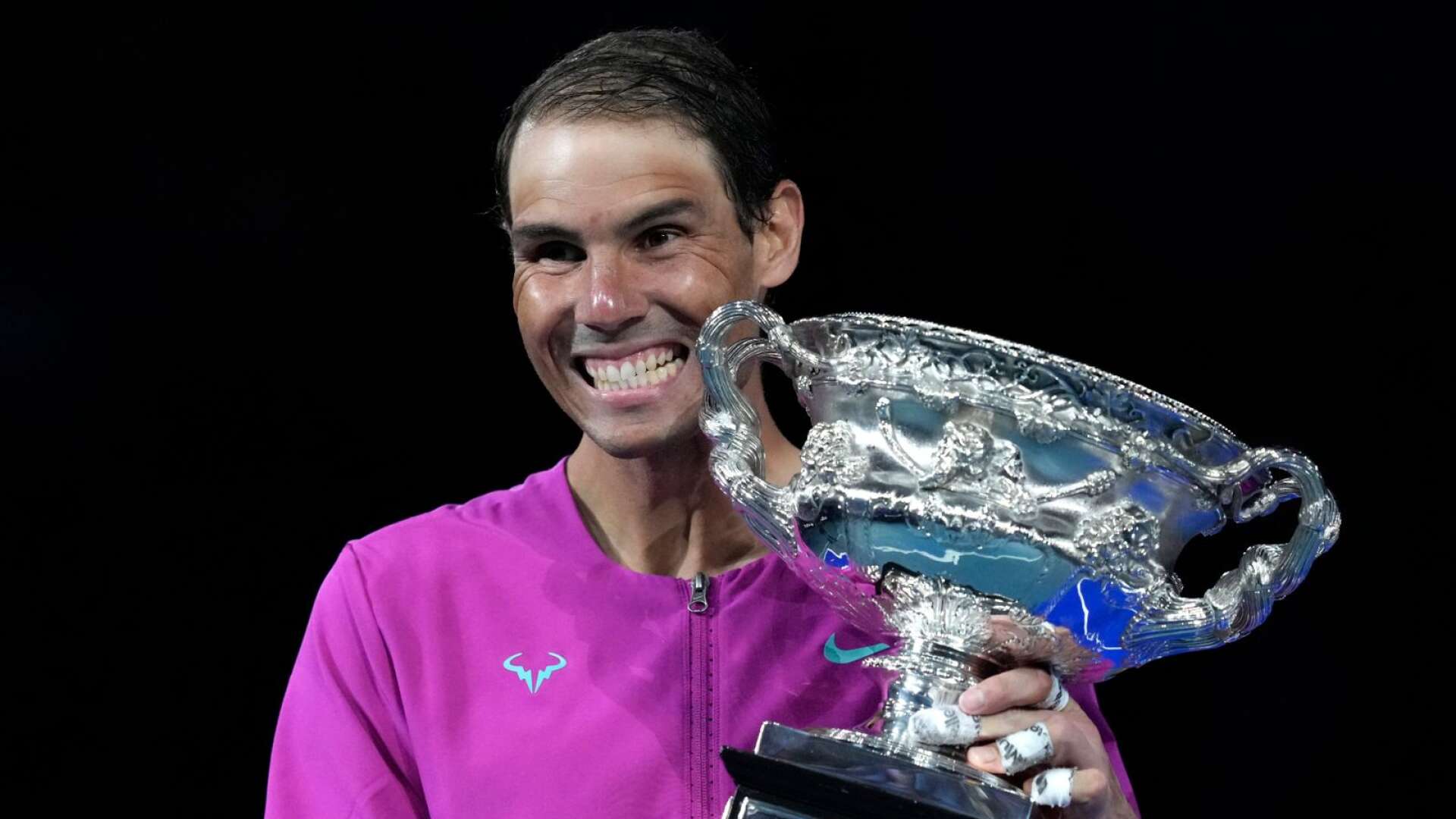 Rafael Nadal jublar efter ännu en Grand Slam-triumf.