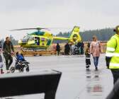 På plats fanns en ambulanshelikopter eftersom flygplatsen är en beredskapsflygplats för exempelvis ambulansflyg och Nato.