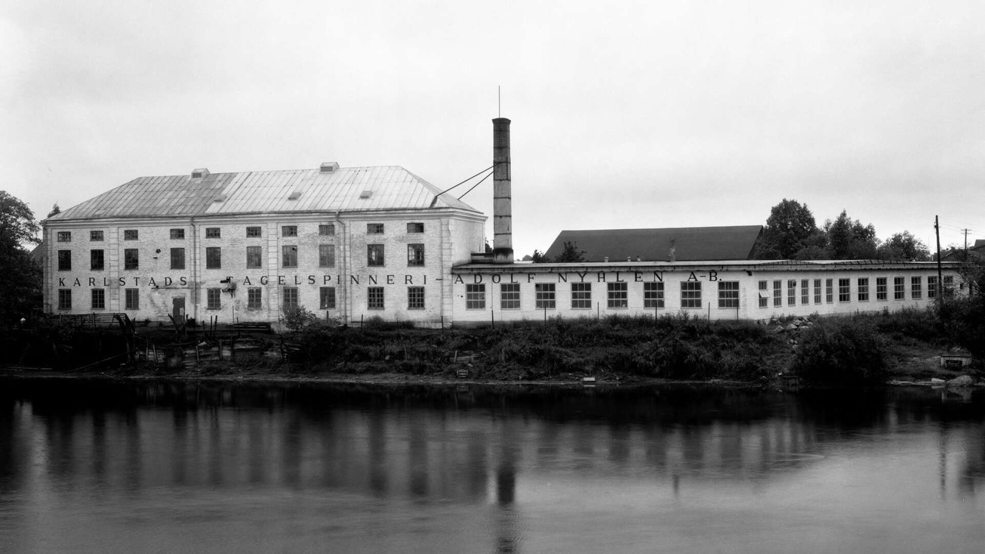Redan 1908 kan man se tagelspinneriet på Tormestad utritat på Karlstadskartan. Här på en bild från 1930-talet. En av få industrier på området vid den här tiden.